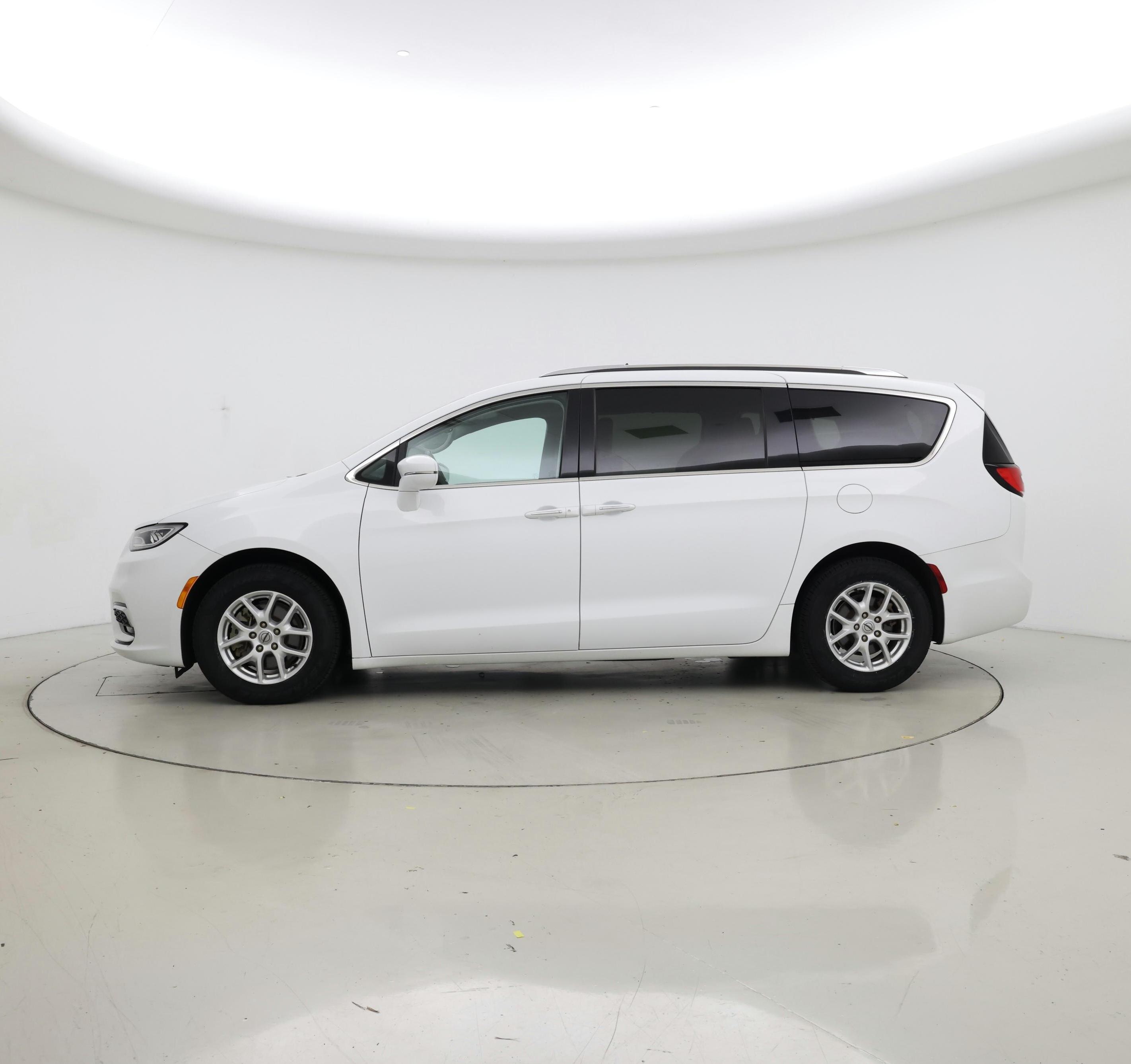 Thumbnail: 2021 Chrysler Pacifica - 3