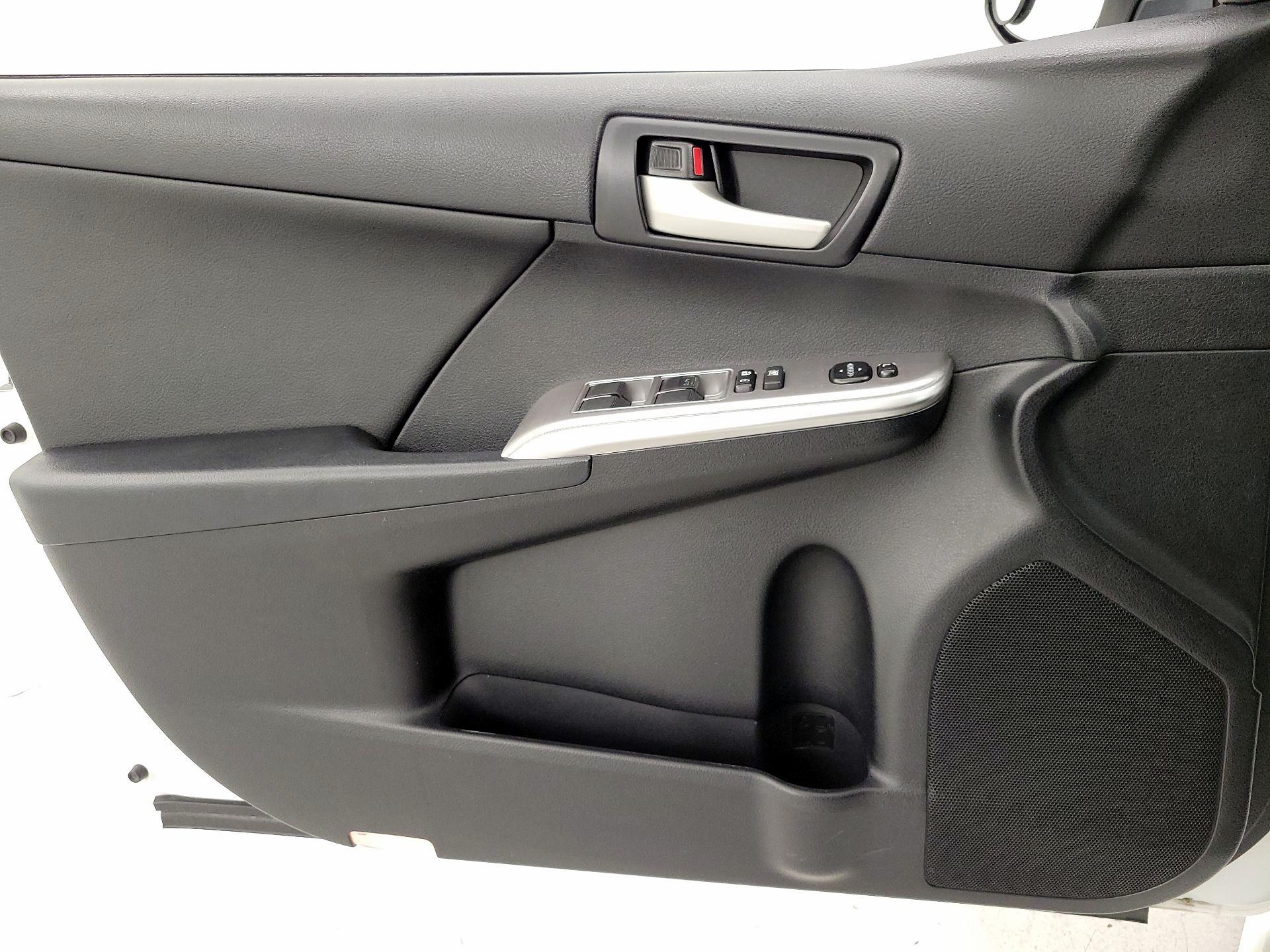Thumbnail: 2014 Toyota Camry - 12