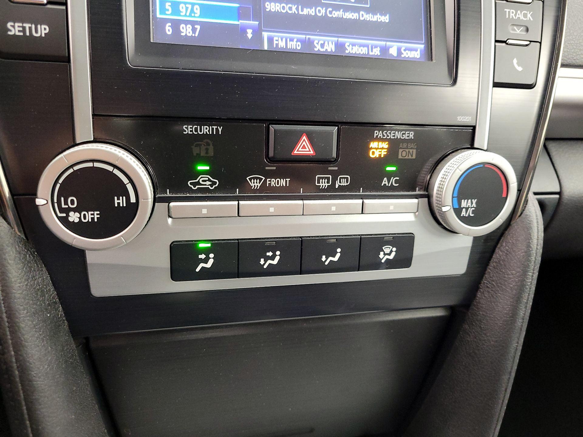 Thumbnail: 2014 Toyota Camry - 16