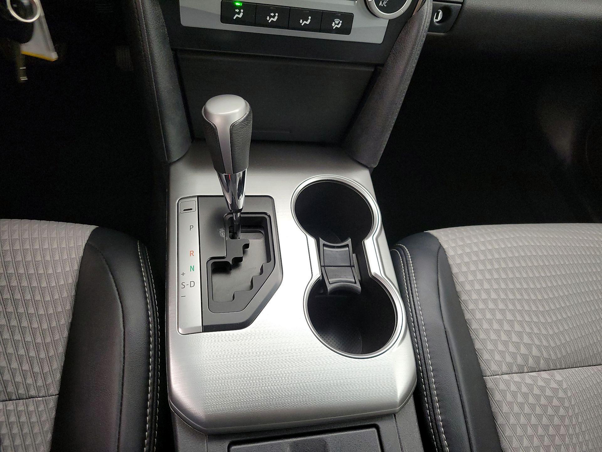 Thumbnail: 2014 Toyota Camry - 17
