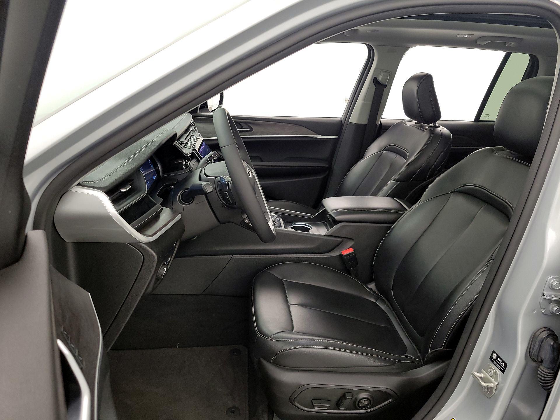 Thumbnail: 2023 Jeep Grand Cherokee - 11