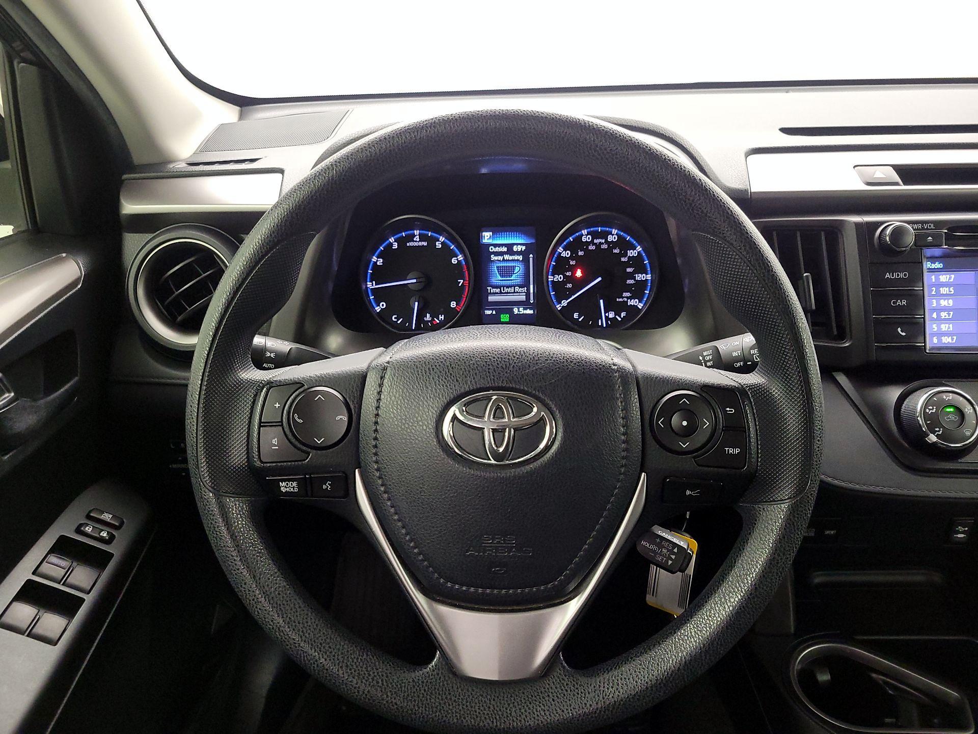 Thumbnail: 2018 Toyota RAV4 - 10