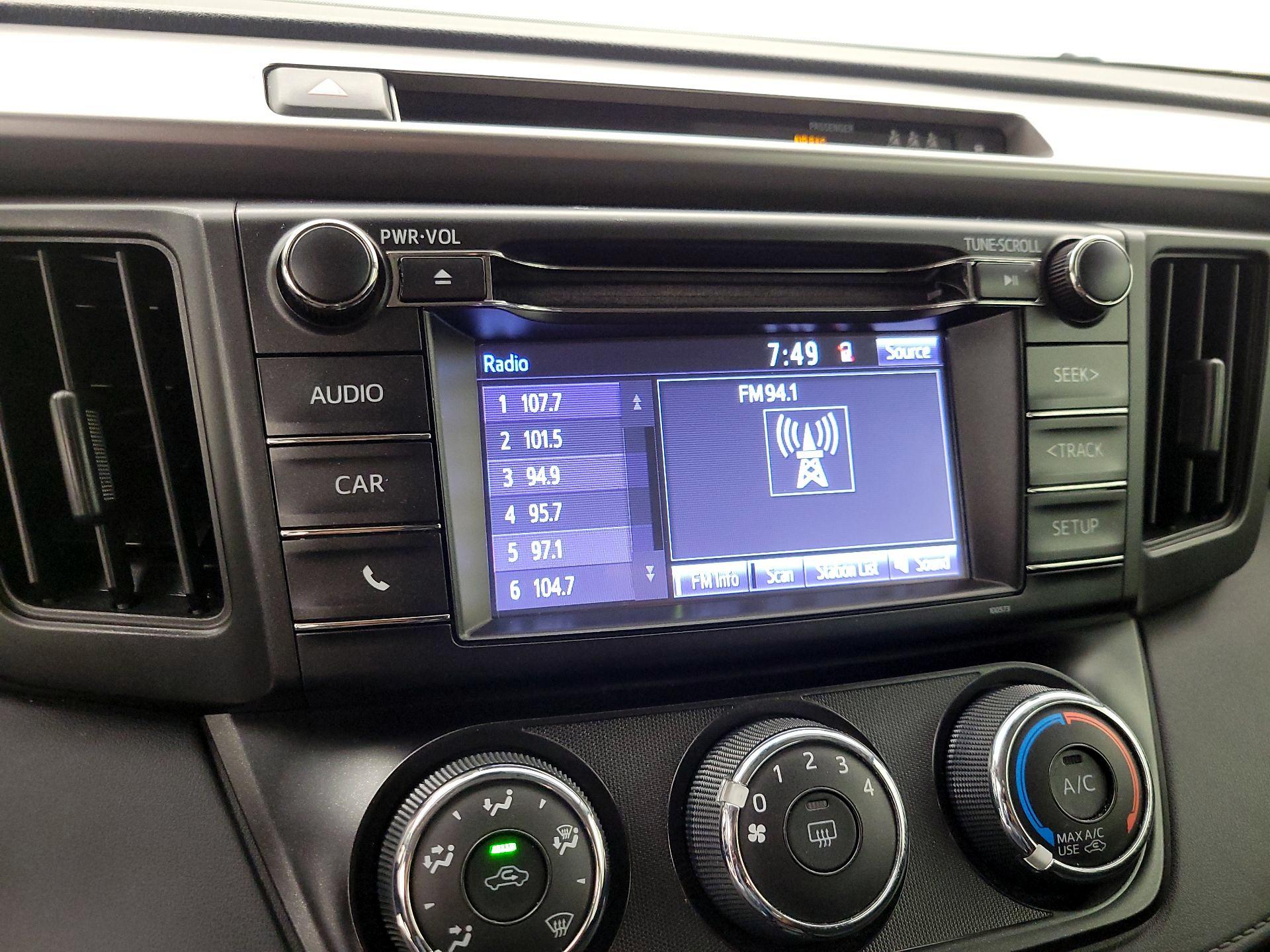 Thumbnail: 2018 Toyota RAV4 - 15