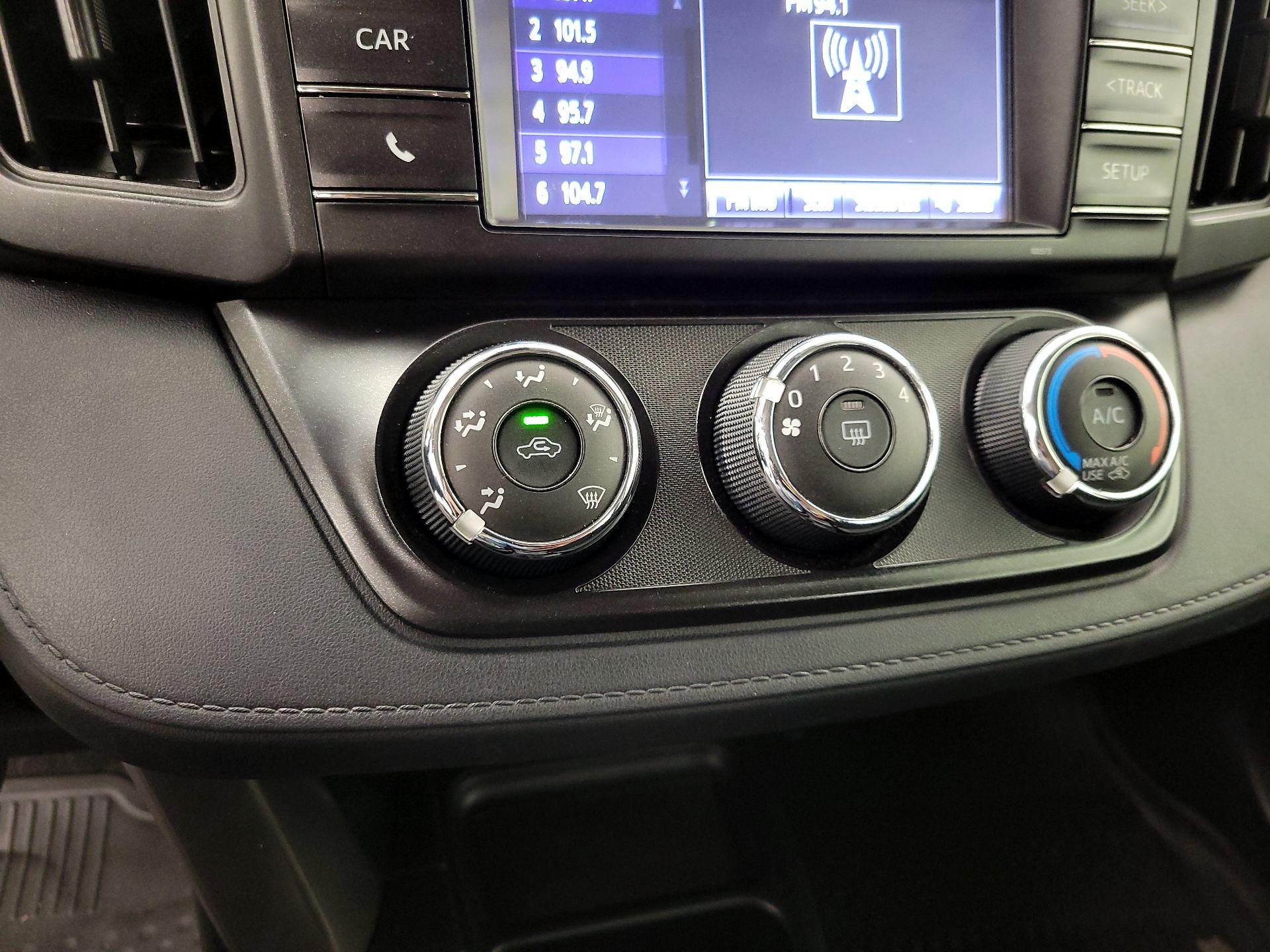 Thumbnail: 2018 Toyota RAV4 - 16
