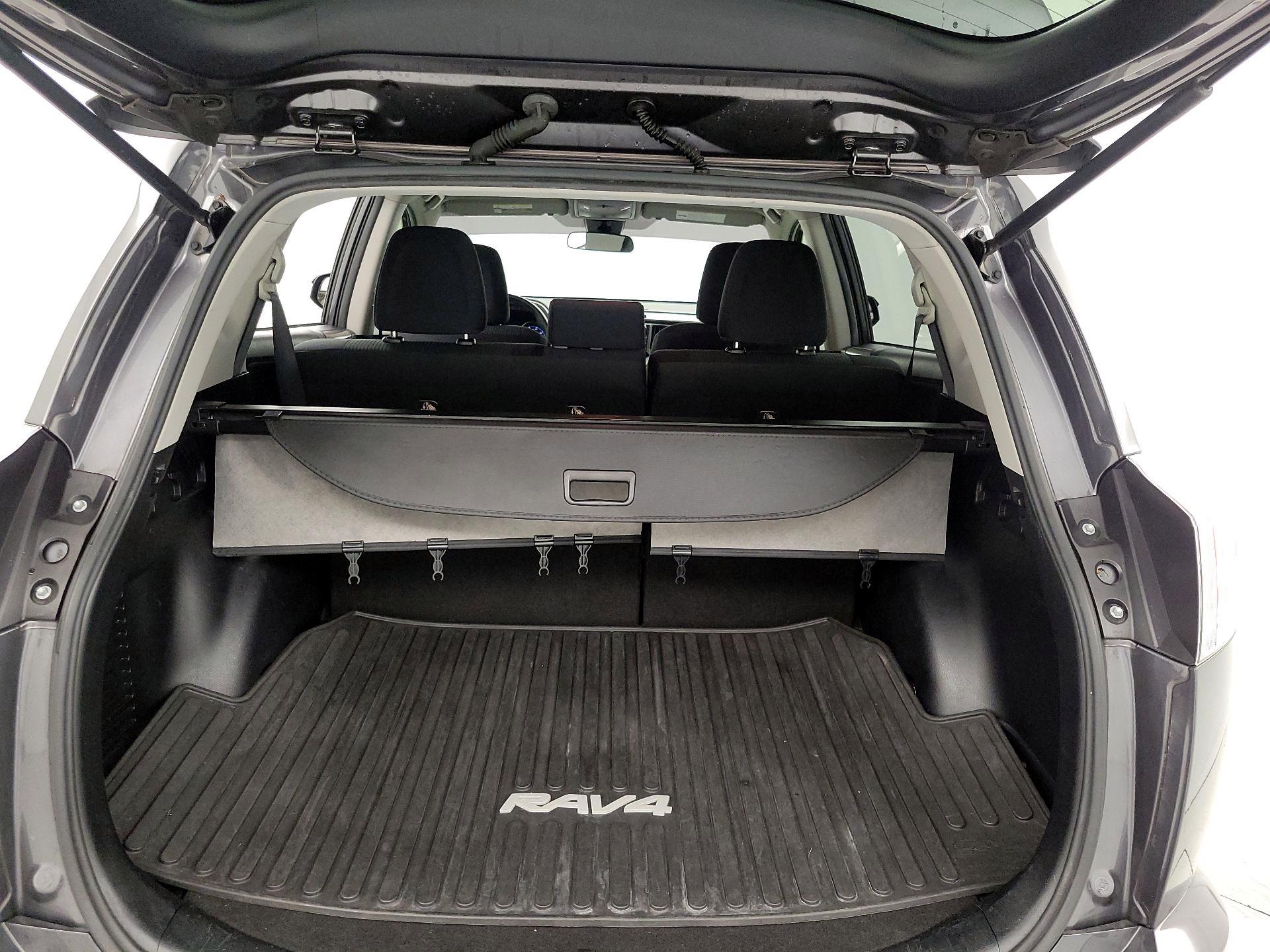 Thumbnail: 2018 Toyota RAV4 - 20