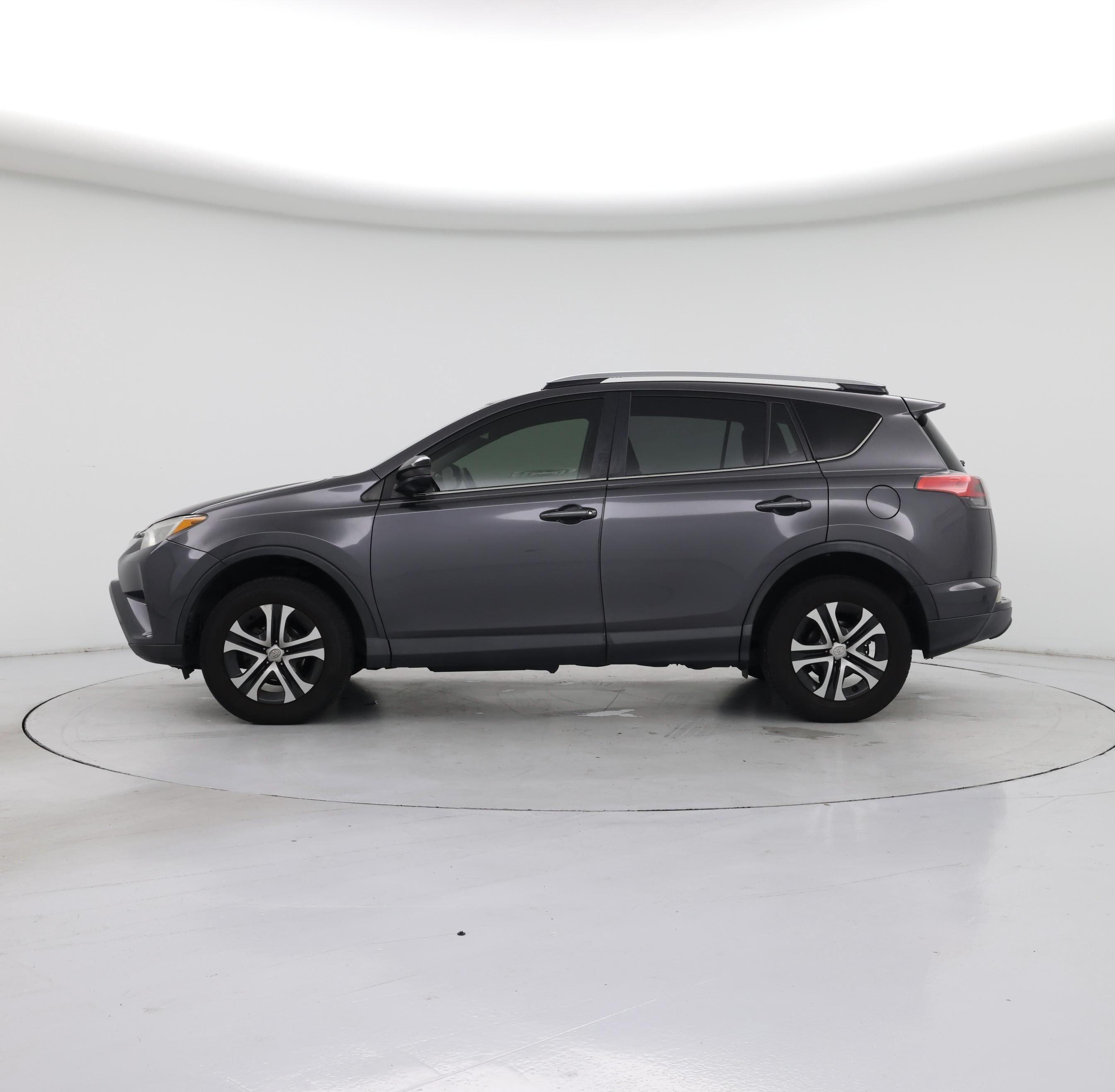Thumbnail: 2018 Toyota RAV4 - 3