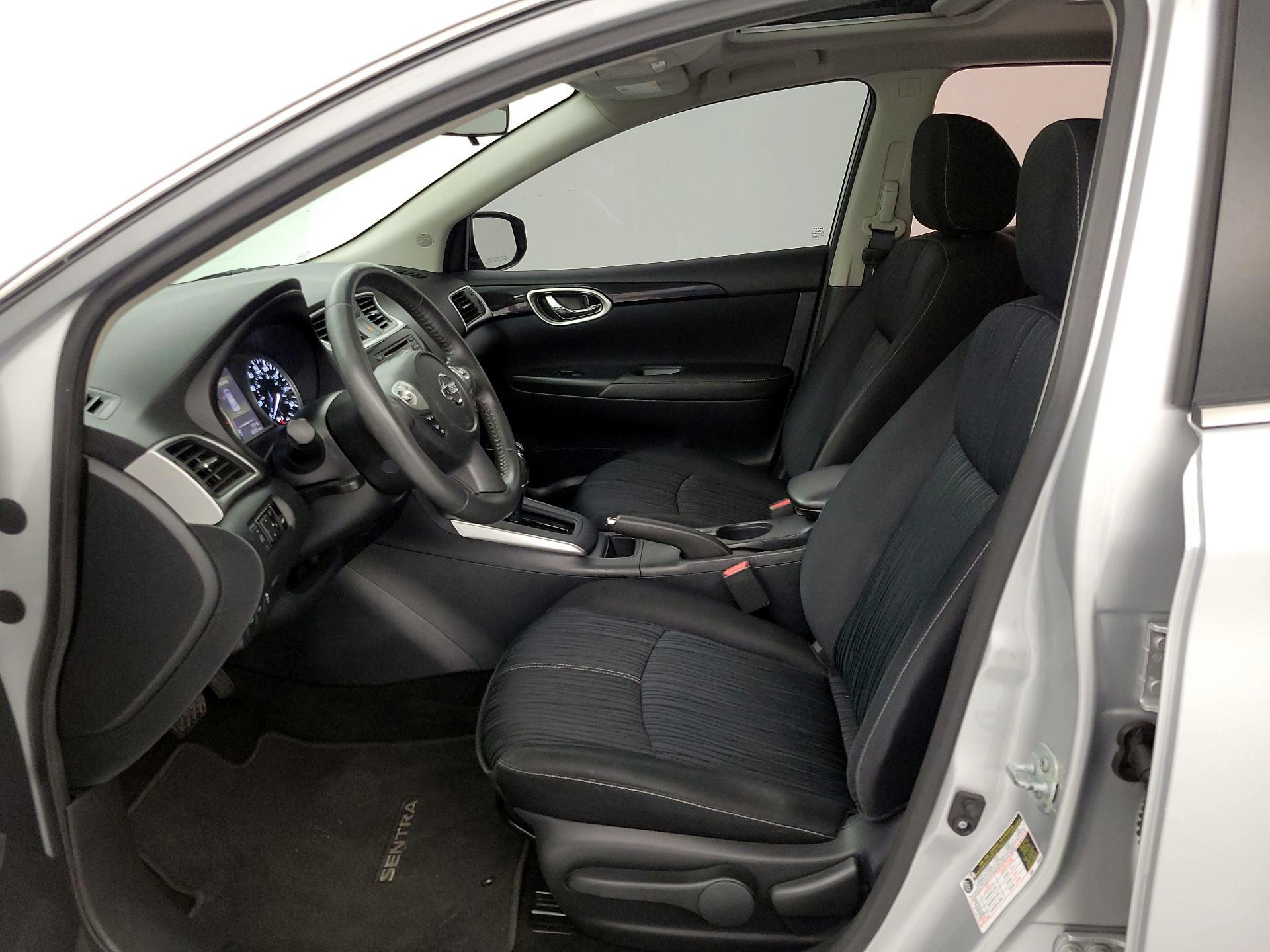 Thumbnail: 2016 Nissan Sentra - 9