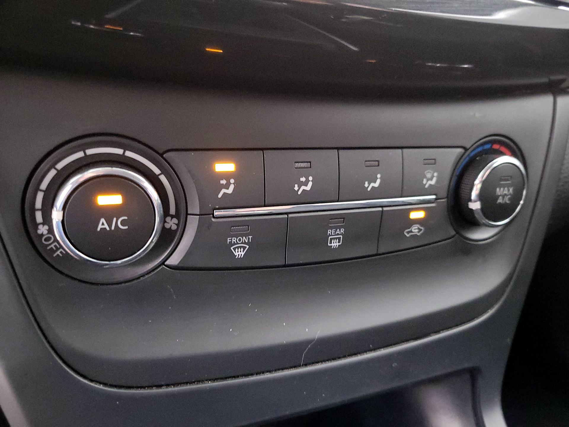 Thumbnail: 2016 Nissan Sentra - 14