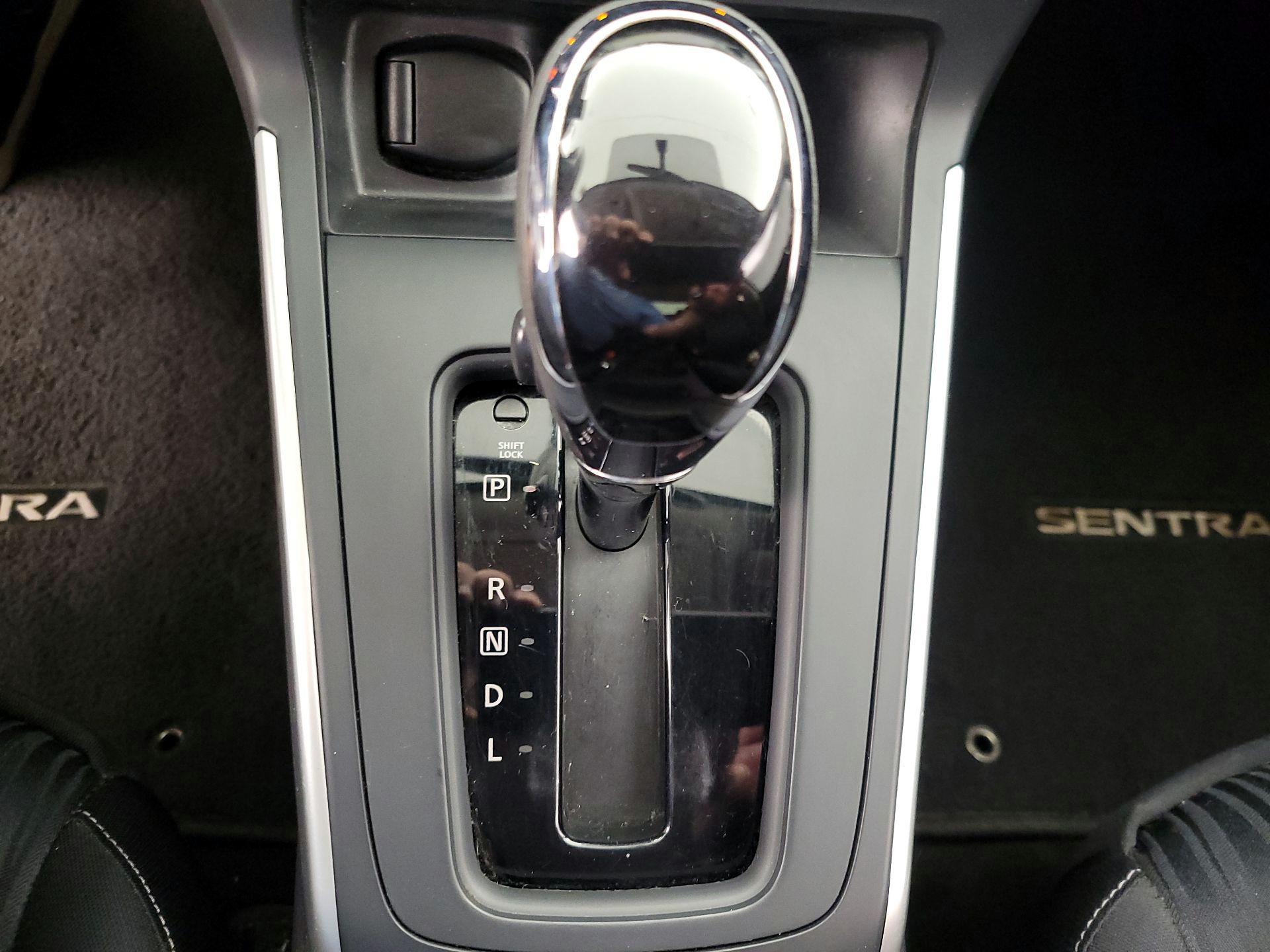 Thumbnail: 2016 Nissan Sentra - 15