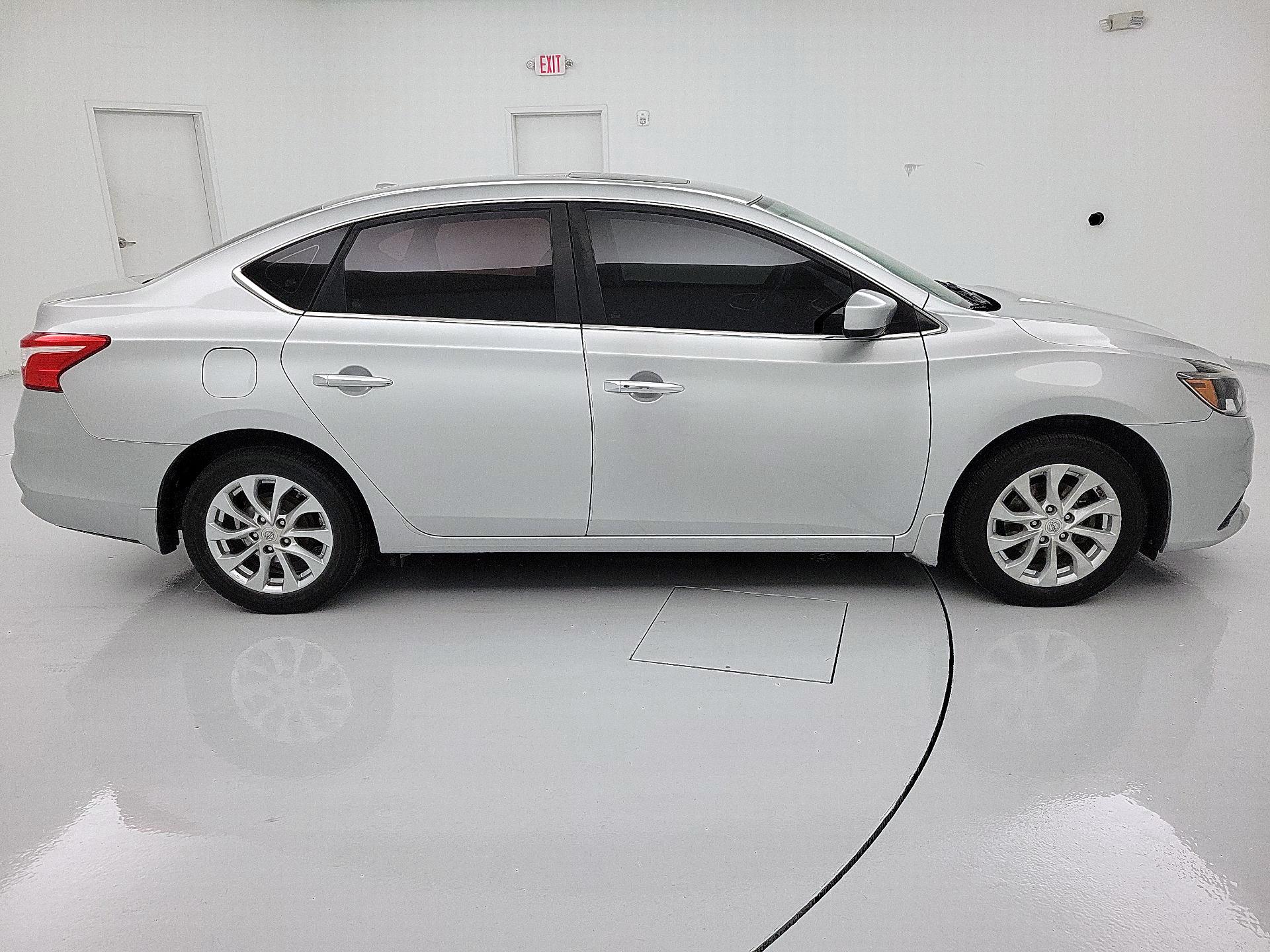 Thumbnail: 2016 Nissan Sentra - 4