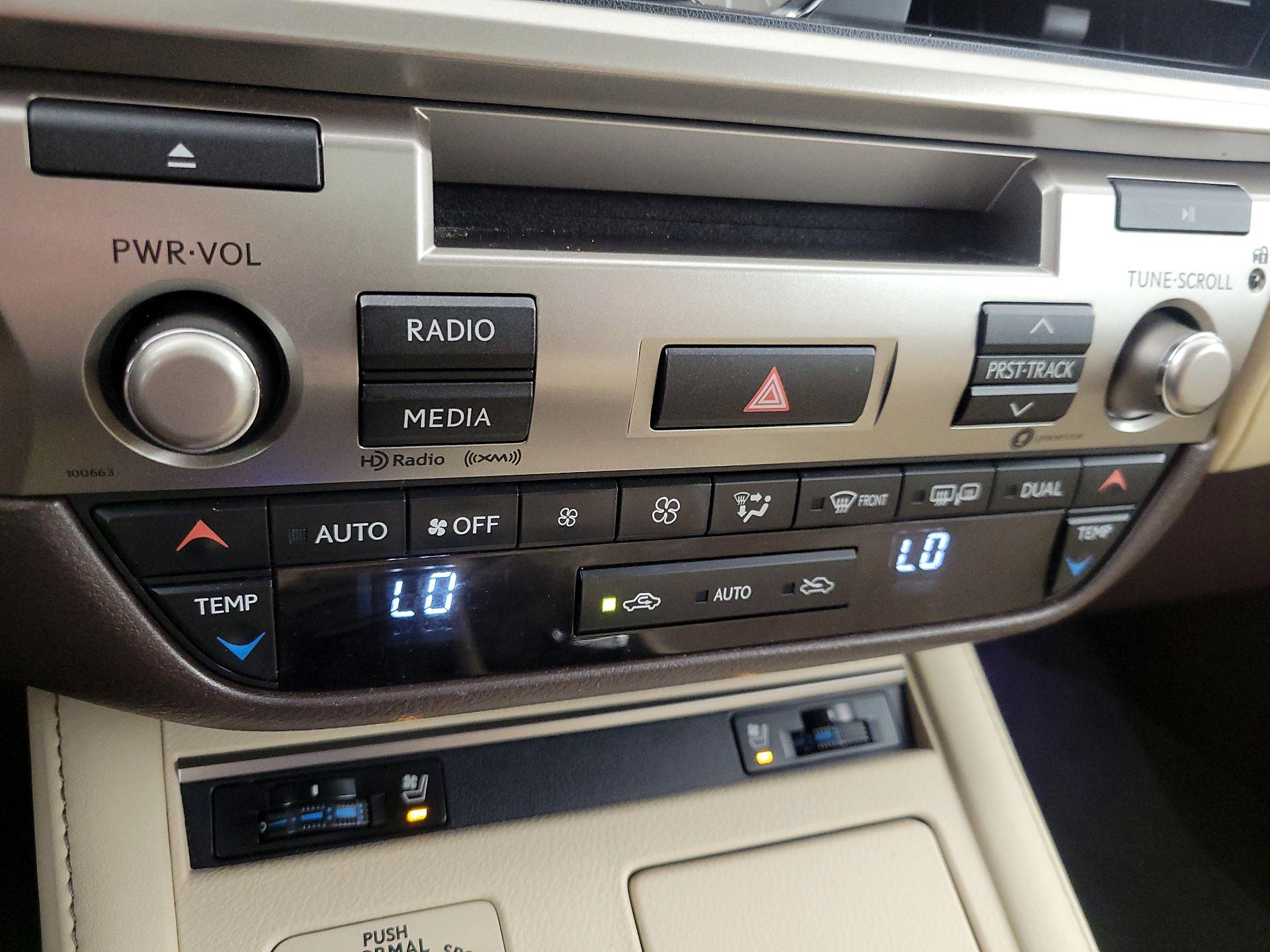 Thumbnail: 2017 Lexus ES - 14