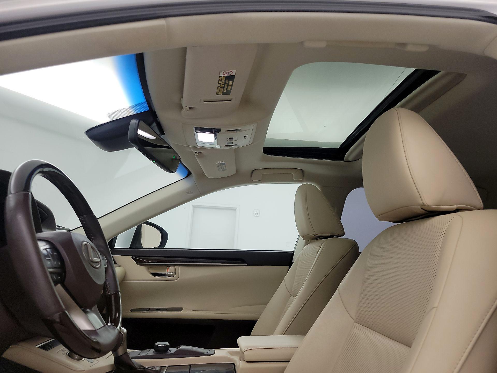 Thumbnail: 2017 Lexus ES - 17
