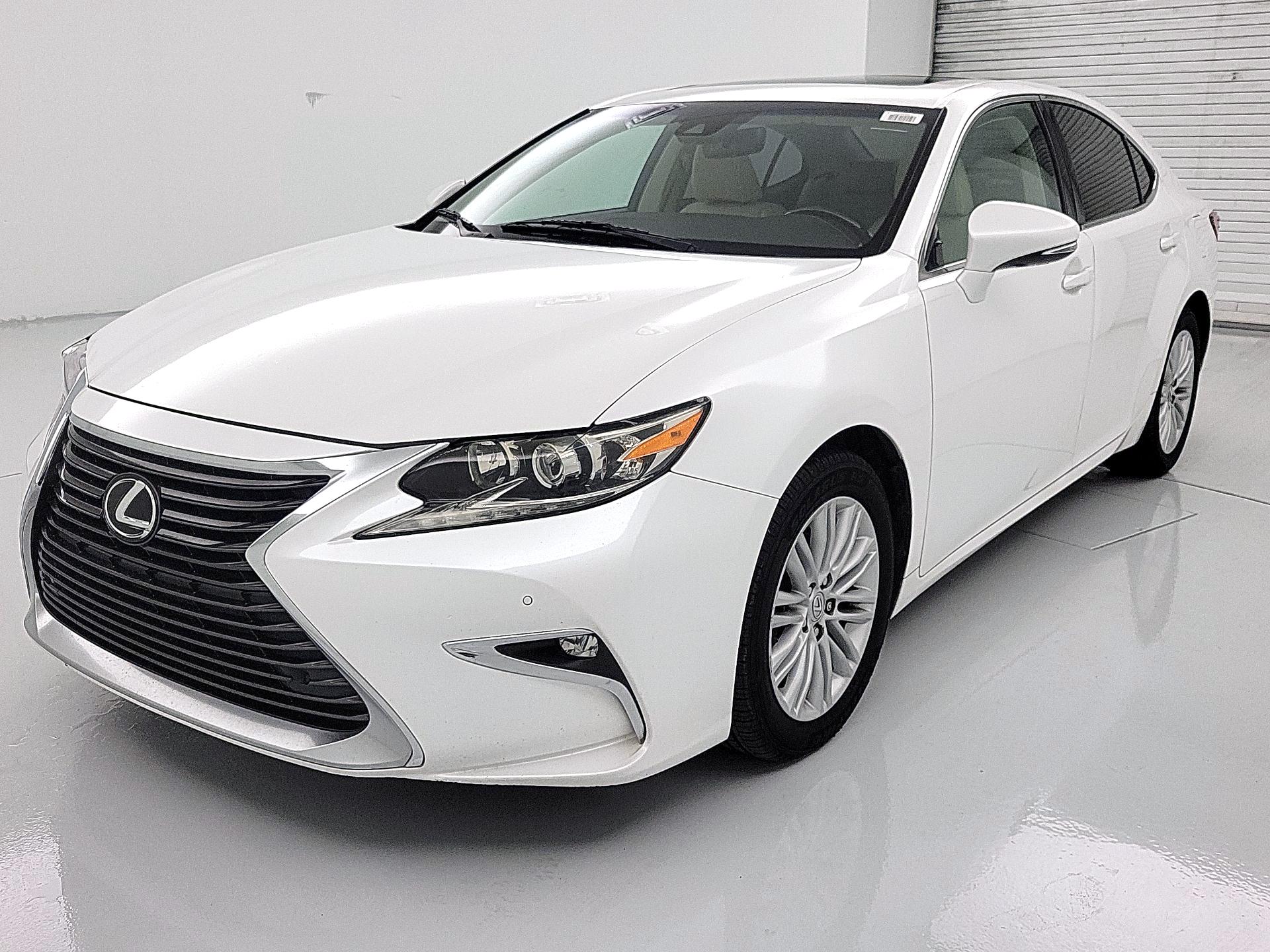 Thumbnail: 2017 Lexus ES - 3