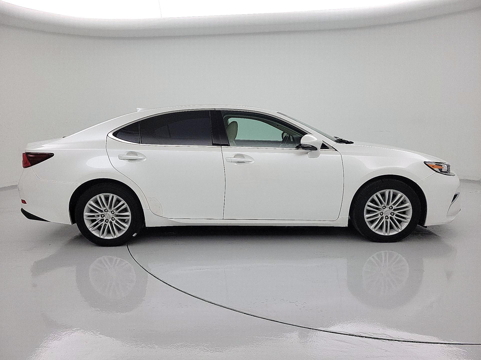 Thumbnail: 2017 Lexus ES - 4