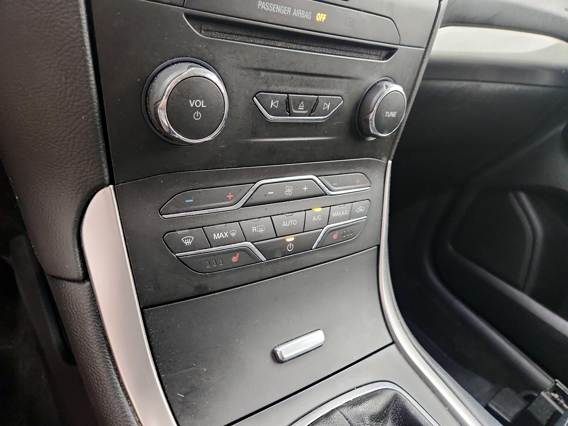 Thumbnail: 2018 Ford Edge - 17
