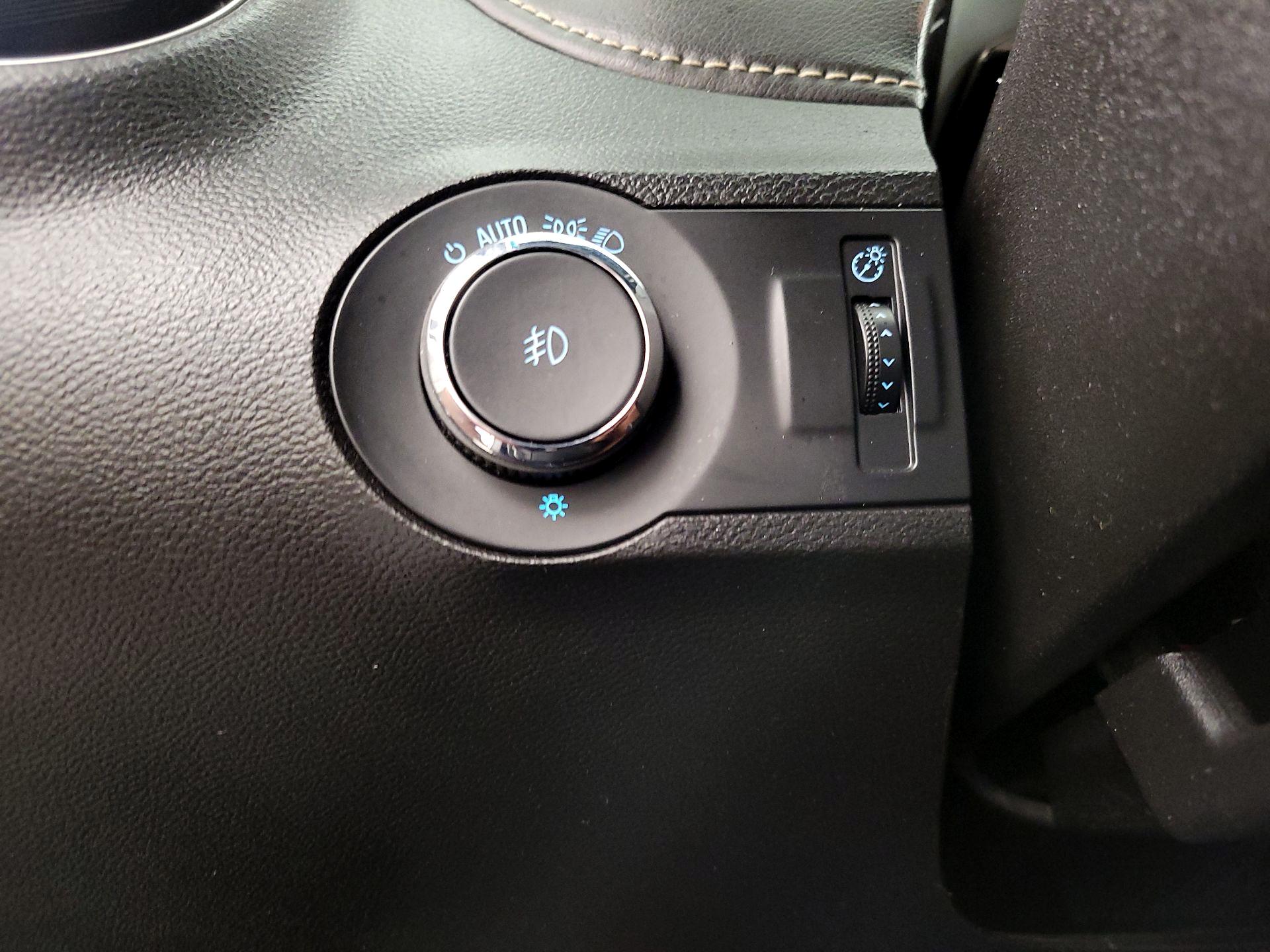 Thumbnail: 2015 Chevrolet Camaro - 11