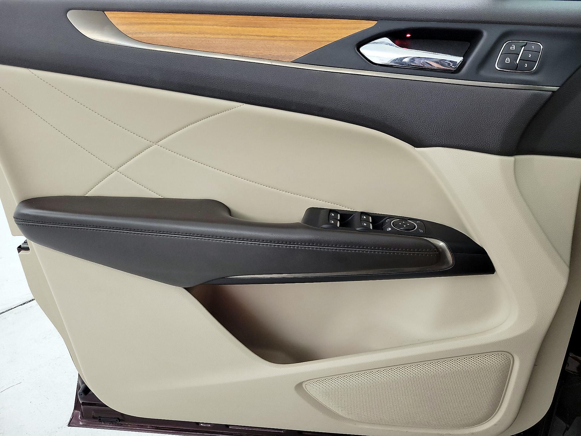 Thumbnail: 2019 Lincoln MKC - 12