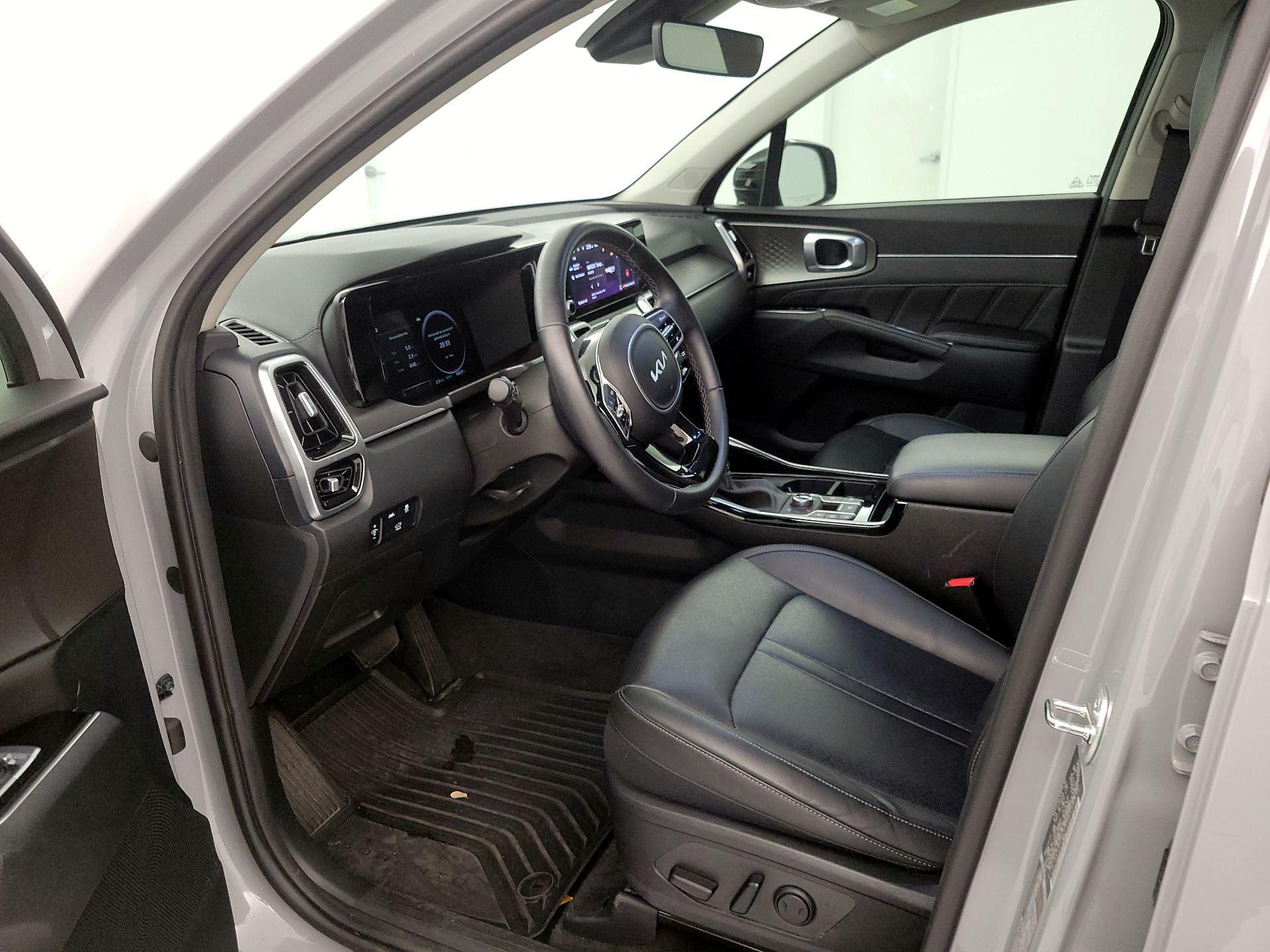 Thumbnail: 2023 Kia Sorento - 9