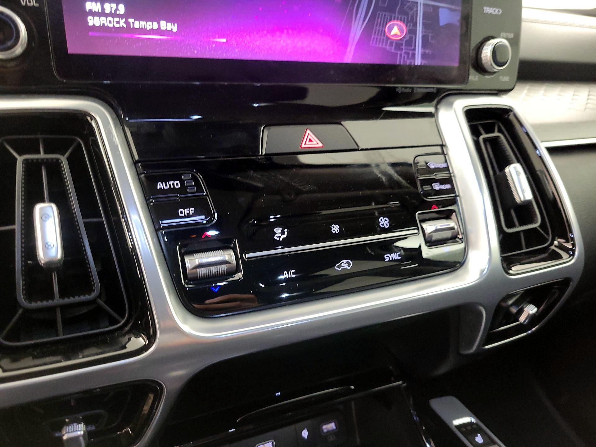 Thumbnail: 2023 Kia Sorento - 14