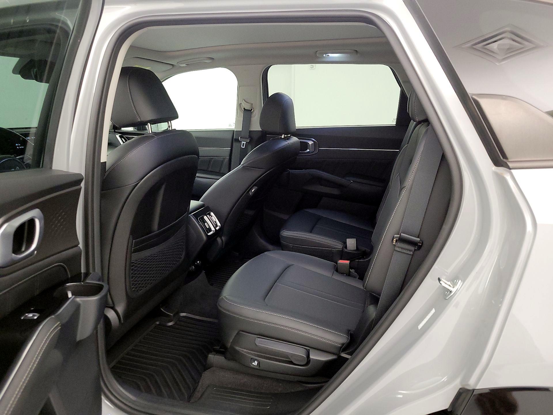 Thumbnail: 2023 Kia Sorento - 17