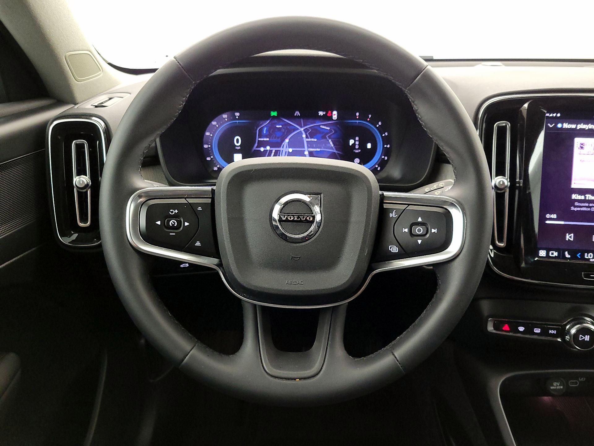 Thumbnail: 2024 Volvo XC40 - 10