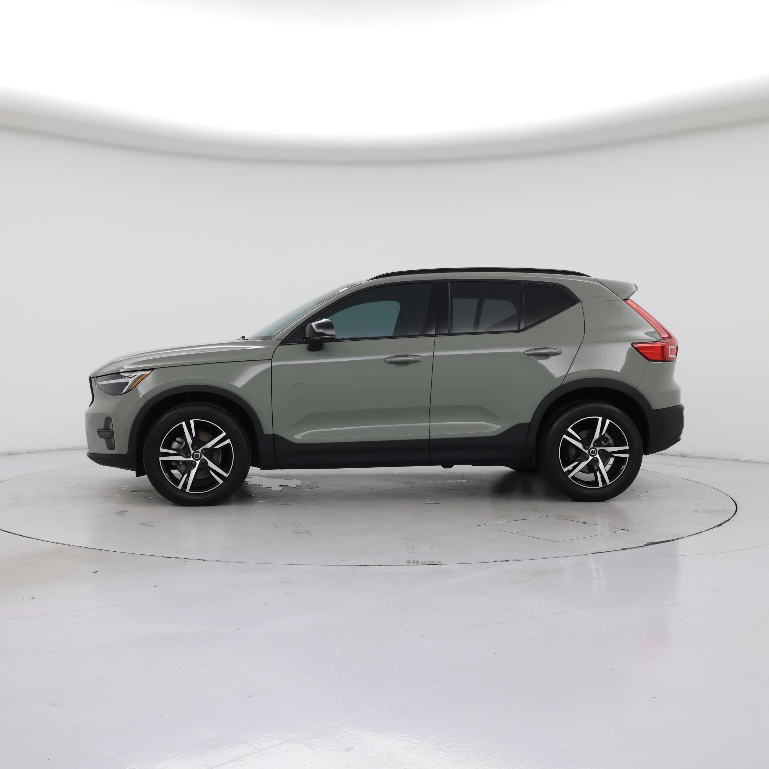 Thumbnail: 2024 Volvo XC40 - 3