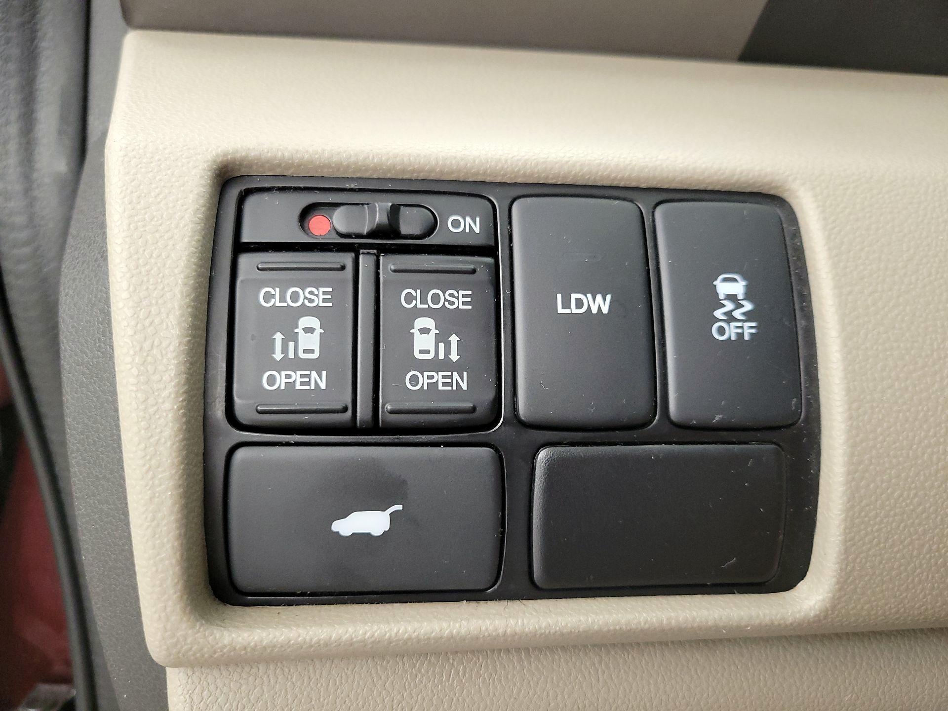 Thumbnail: 2016 Honda Odyssey - 13