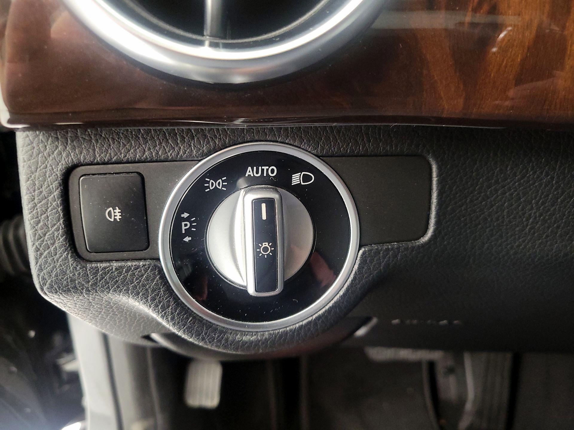Thumbnail: 2015 Mercedes-Benz GLK - 11