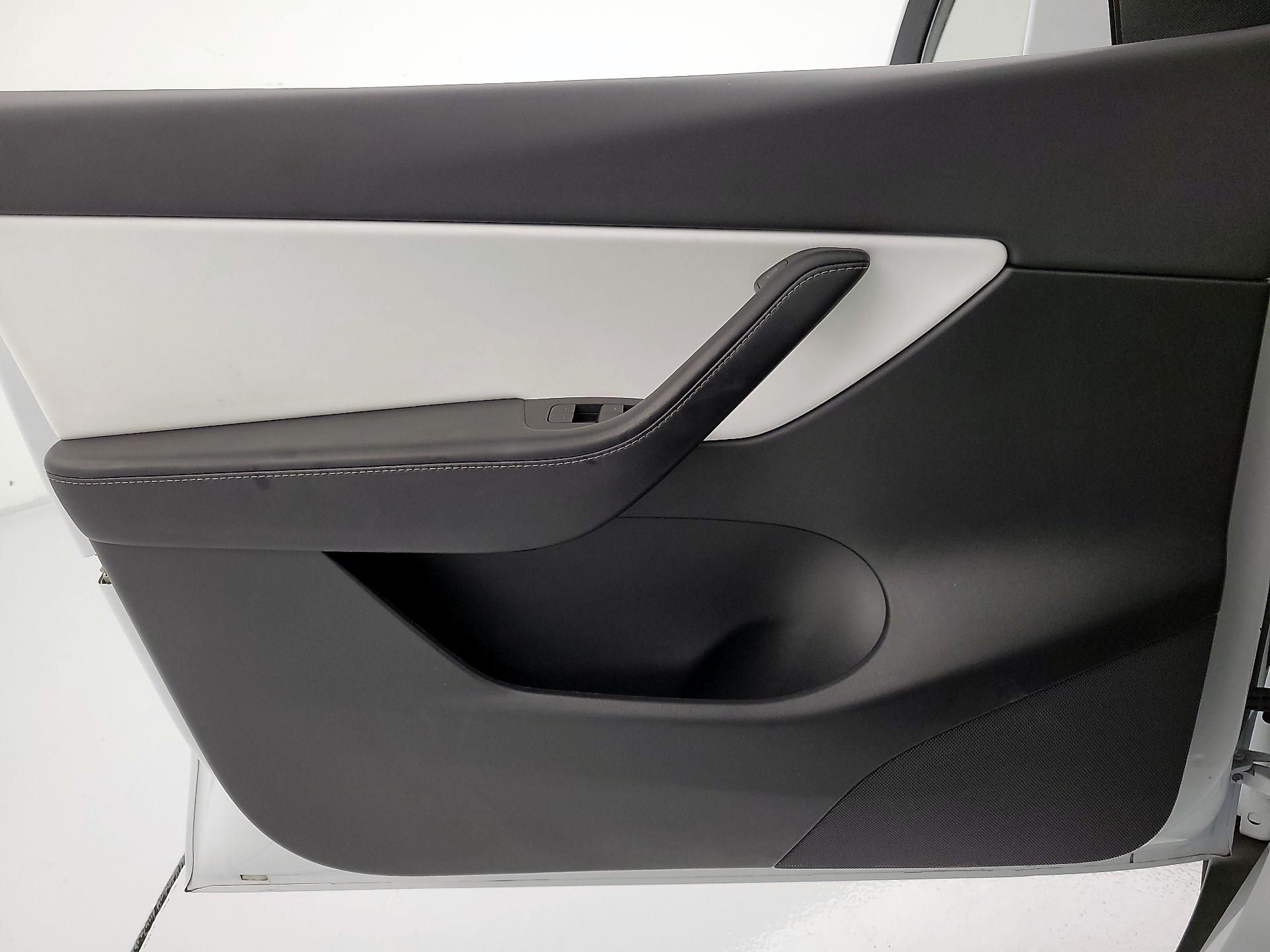 Thumbnail: 2022 Tesla Model Y - 10
