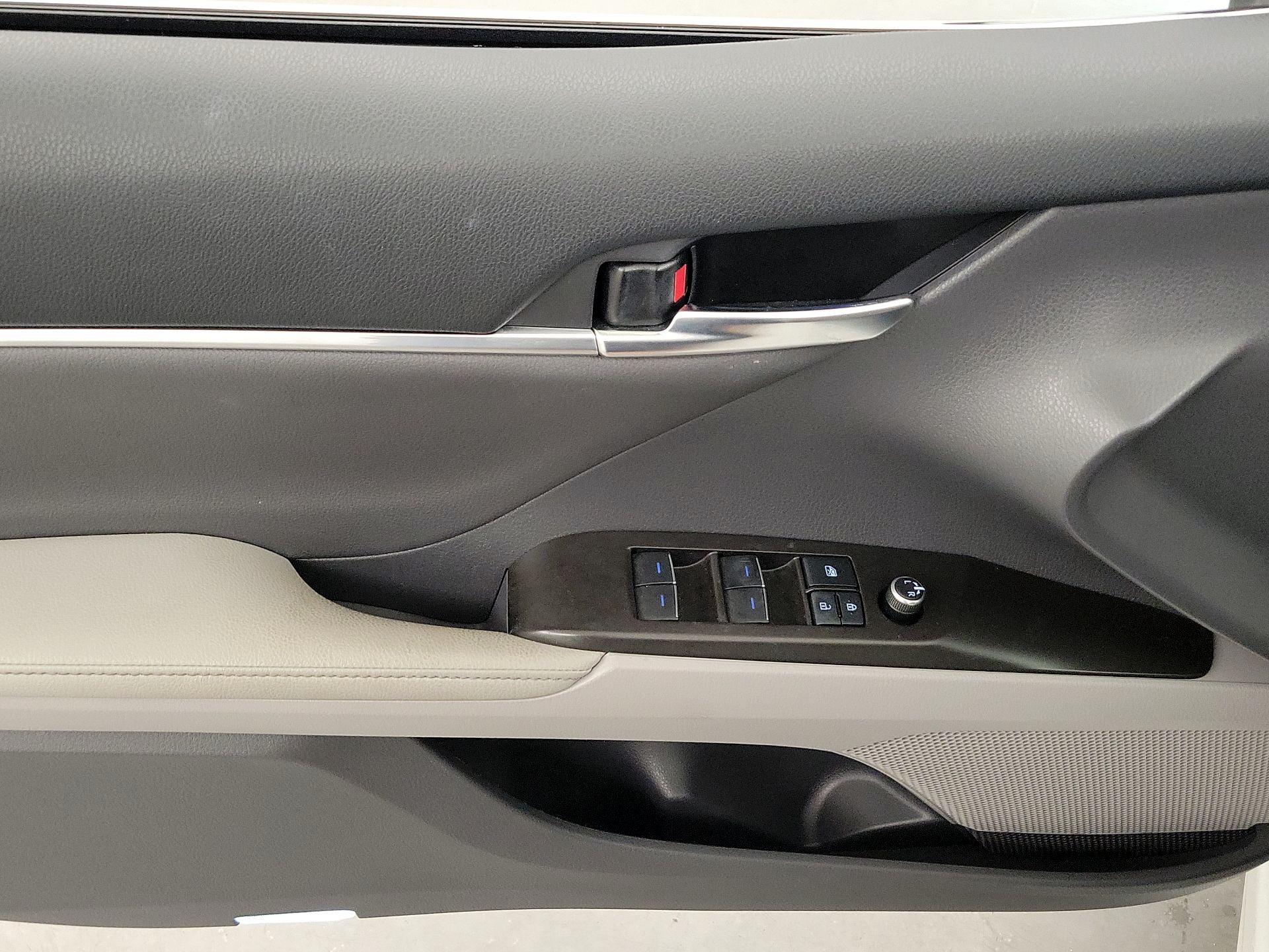 Thumbnail: 2021 Toyota Camry - 12