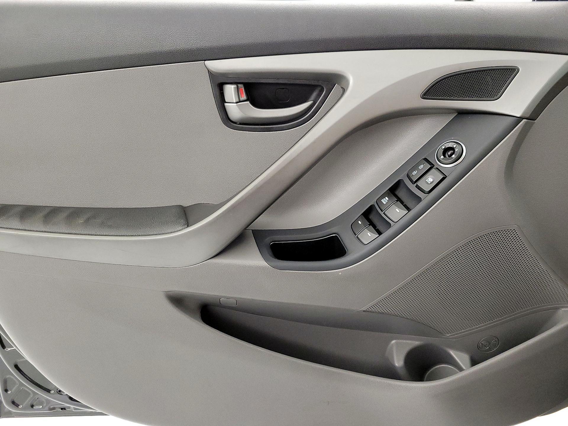 Thumbnail: 2016 Hyundai Elantra - 12