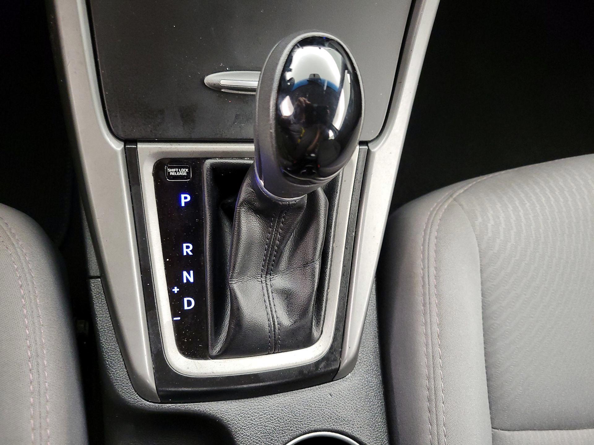 Thumbnail: 2016 Hyundai Elantra - 16