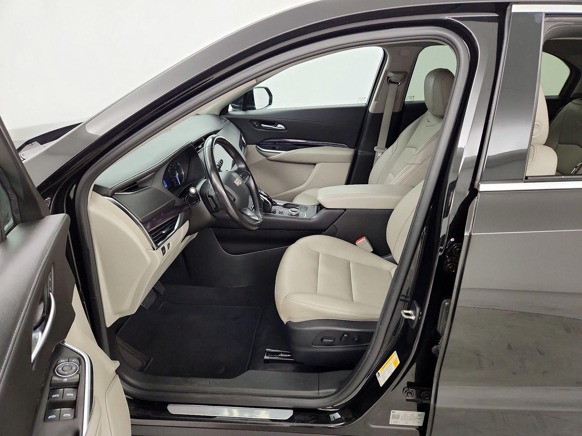 Thumbnail: 2022 Cadillac XT4 - 11