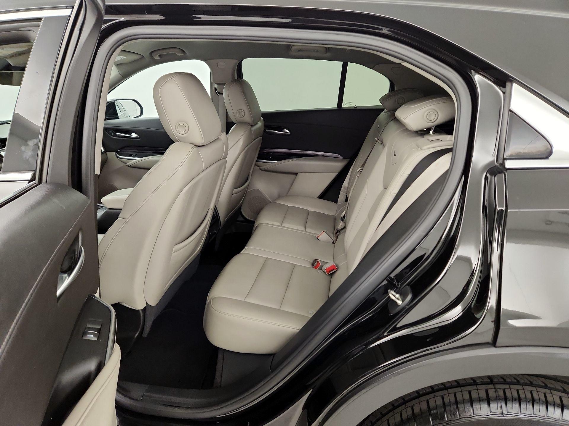 Thumbnail: 2022 Cadillac XT4 - 19