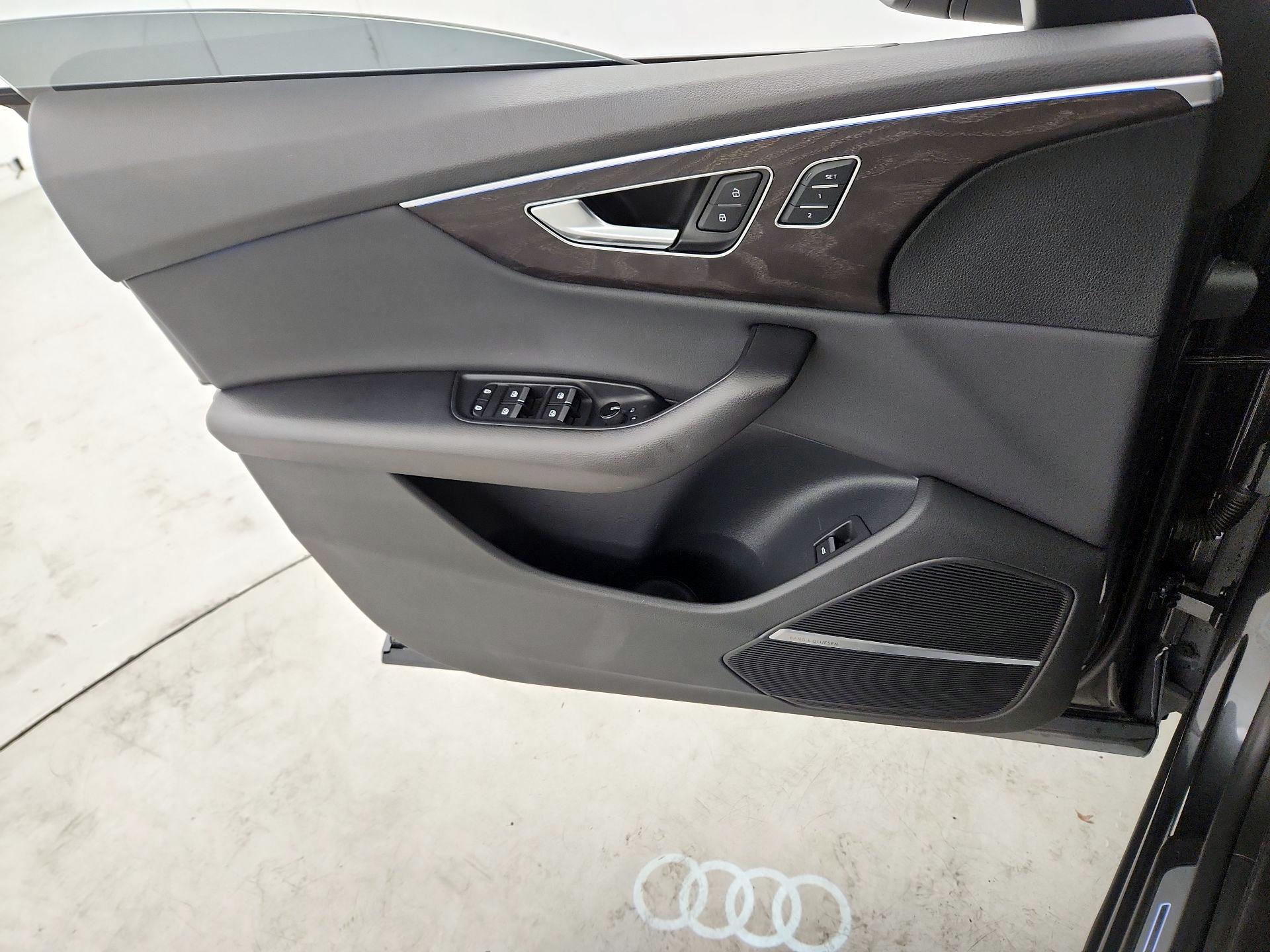 Thumbnail: 2021 Audi Q8 - 12