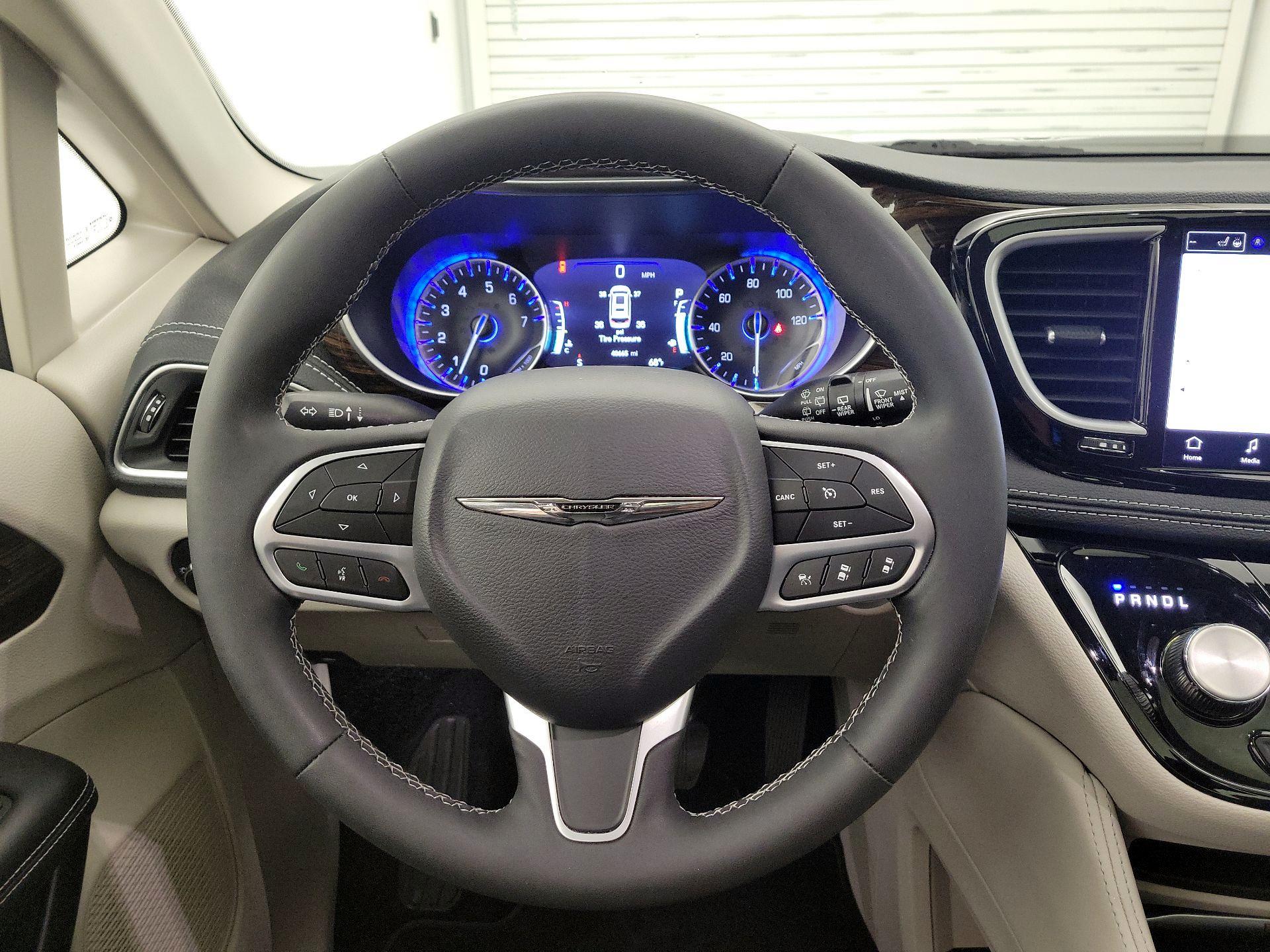 Thumbnail: 2023 Chrysler Pacifica - 10
