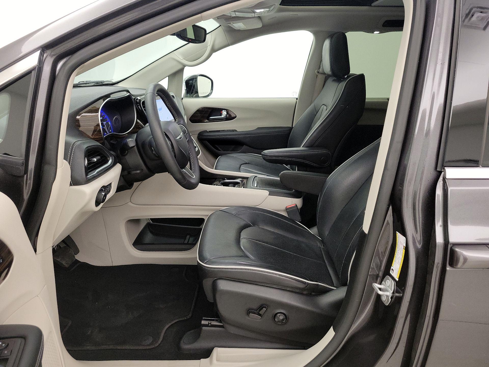 Thumbnail: 2023 Chrysler Pacifica - 11