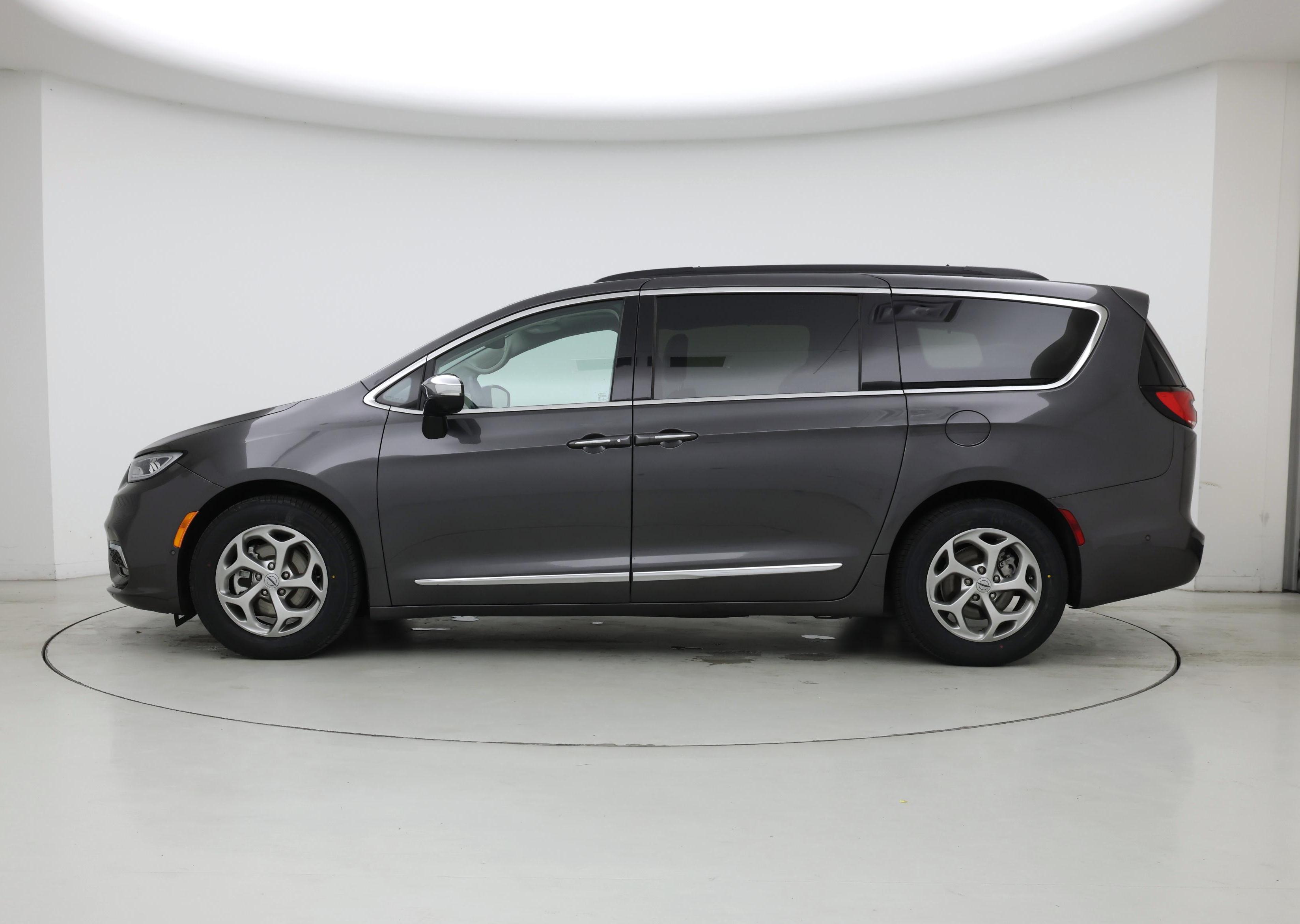 Thumbnail: 2023 Chrysler Pacifica - 3