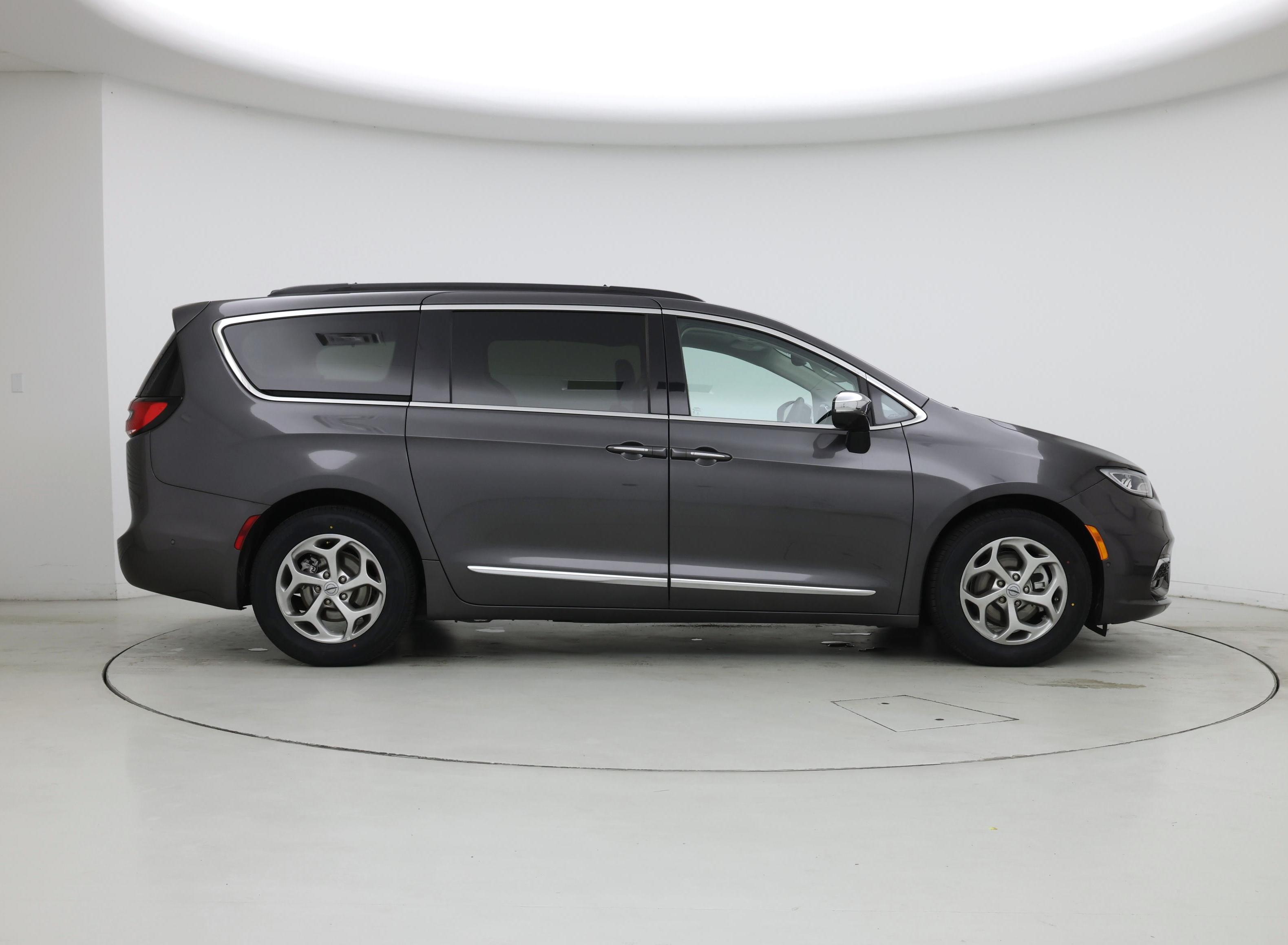 Thumbnail: 2023 Chrysler Pacifica - 7