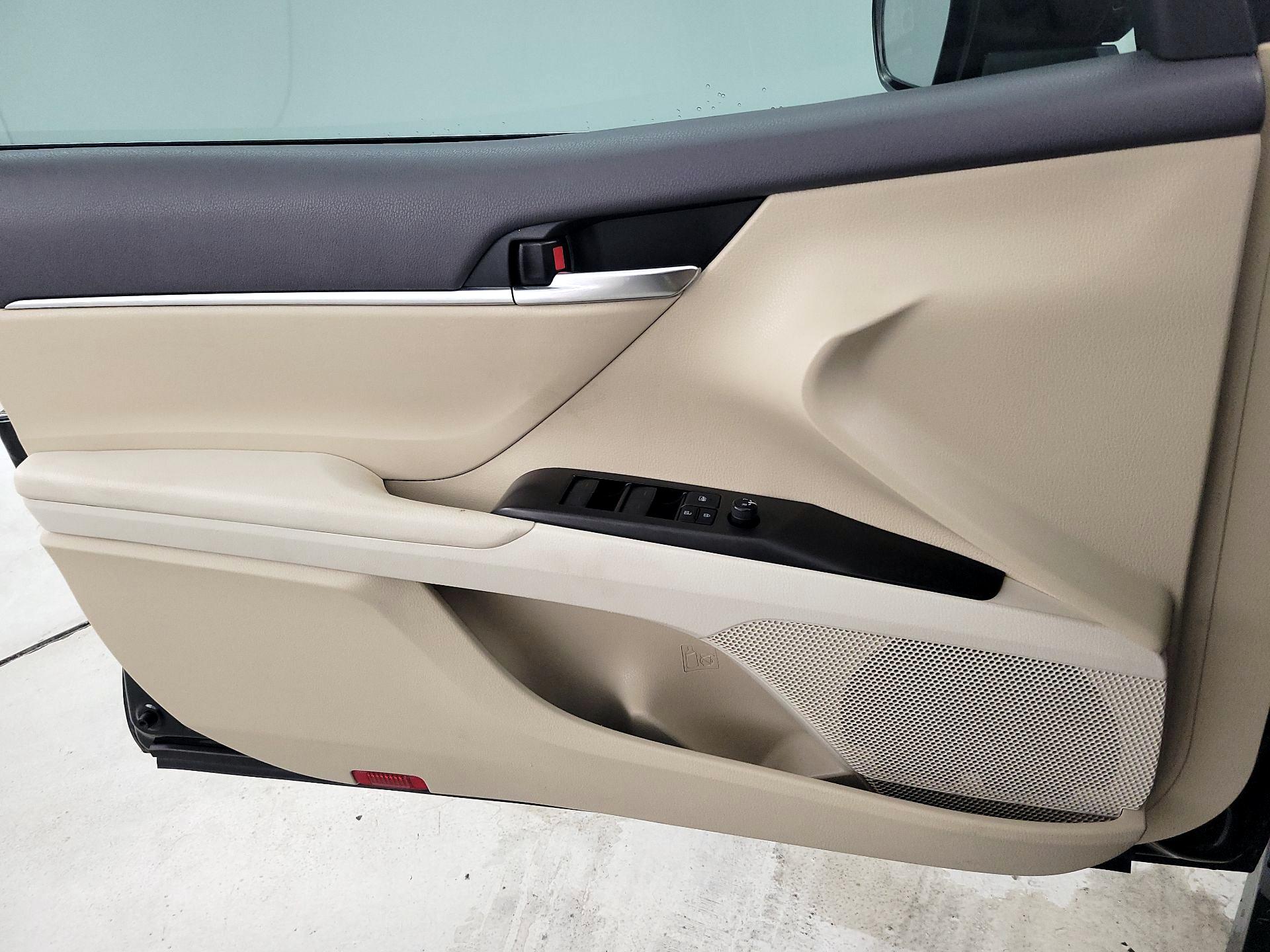 Thumbnail: 2022 Toyota Camry - 10