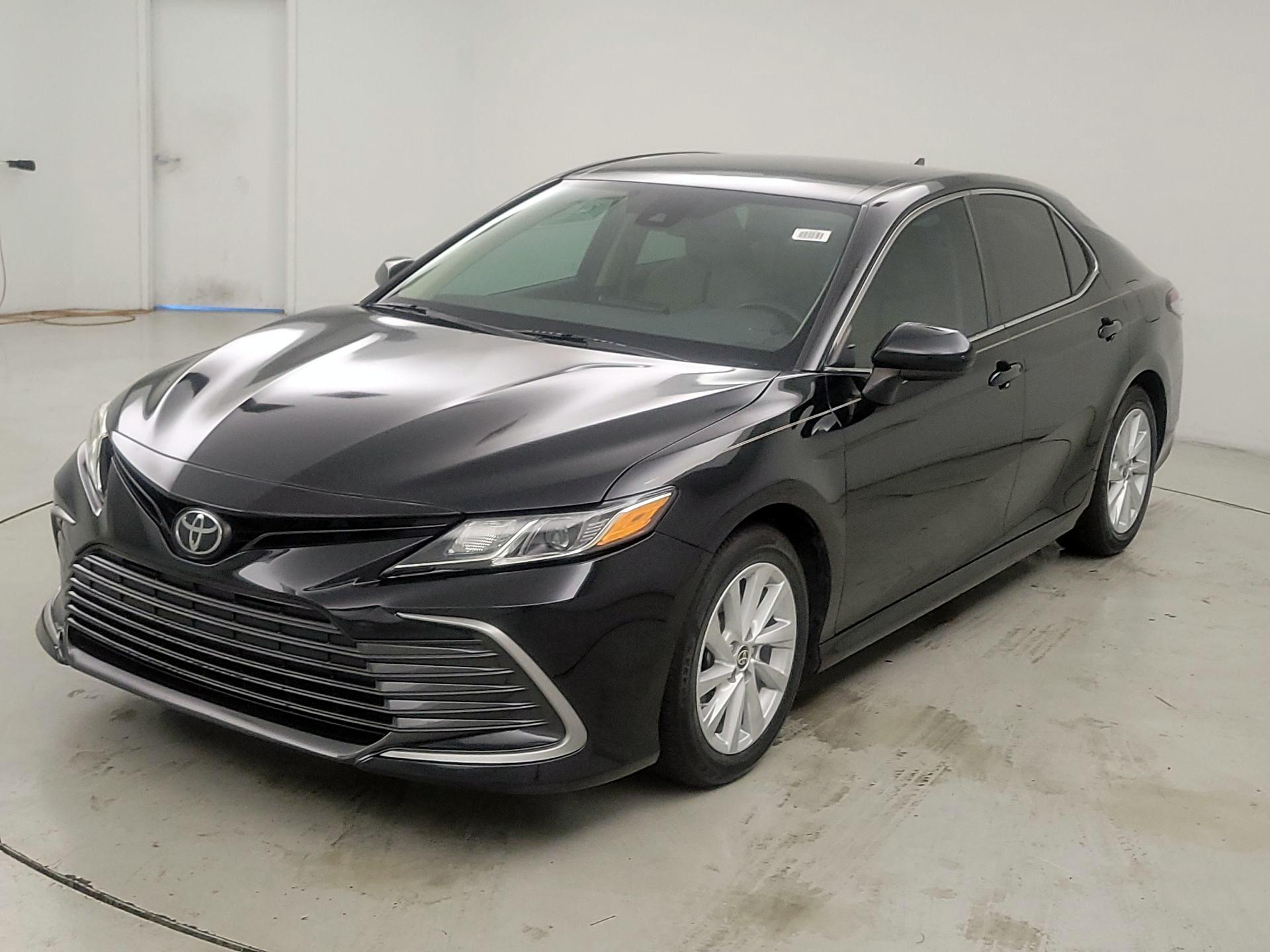 Thumbnail: 2022 Toyota Camry - 3