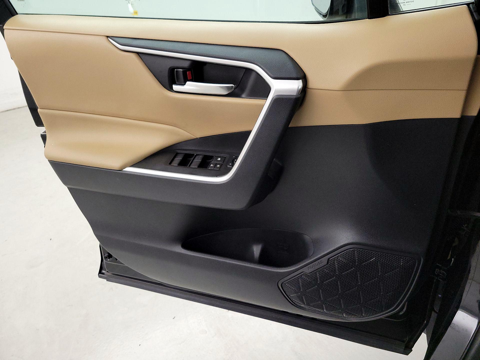 Thumbnail: 2021 Toyota RAV4 - 10