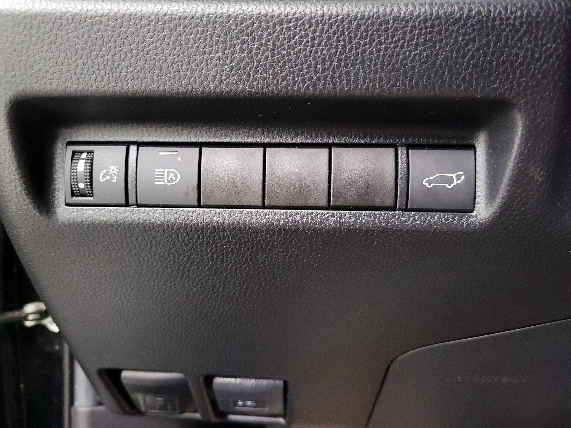 Thumbnail: 2021 Toyota RAV4 - 11