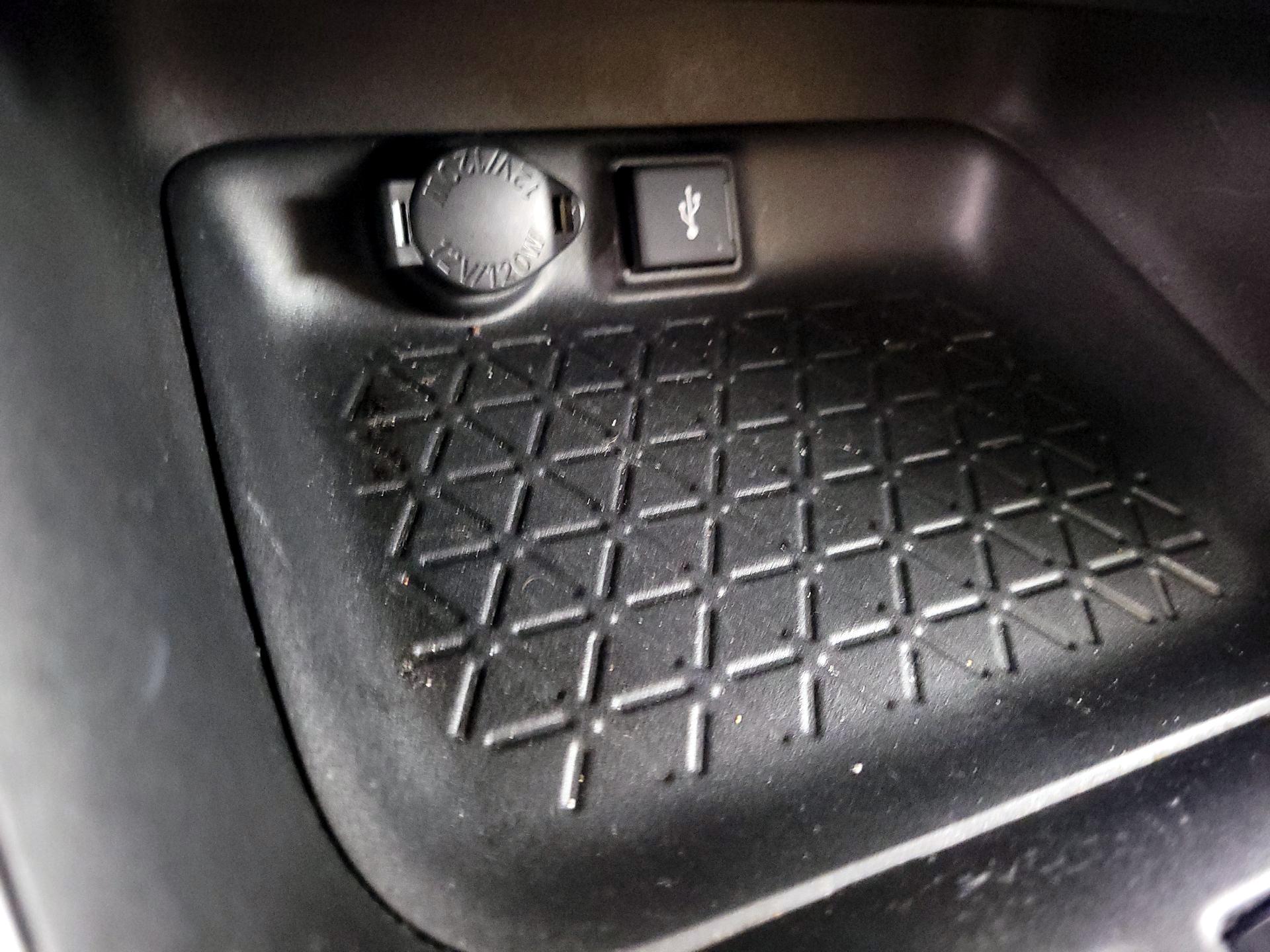 Thumbnail: 2021 Toyota RAV4 - 16