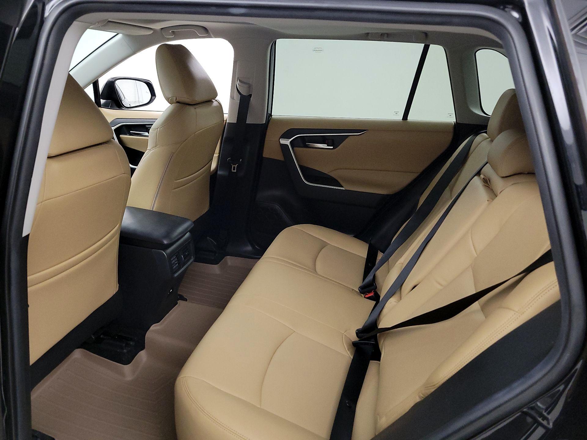 Thumbnail: 2021 Toyota RAV4 - 18