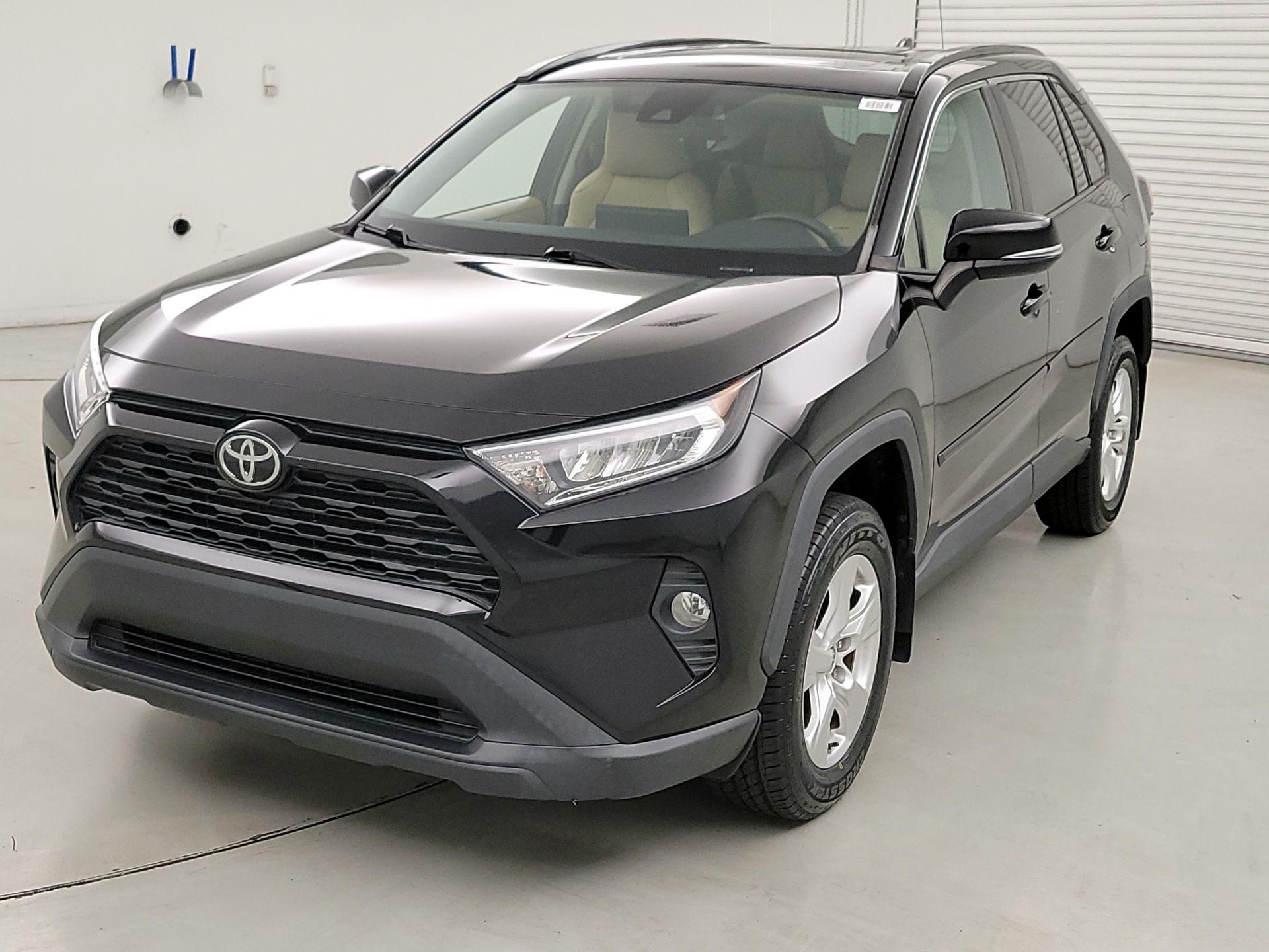 Thumbnail: 2021 Toyota RAV4 - 3