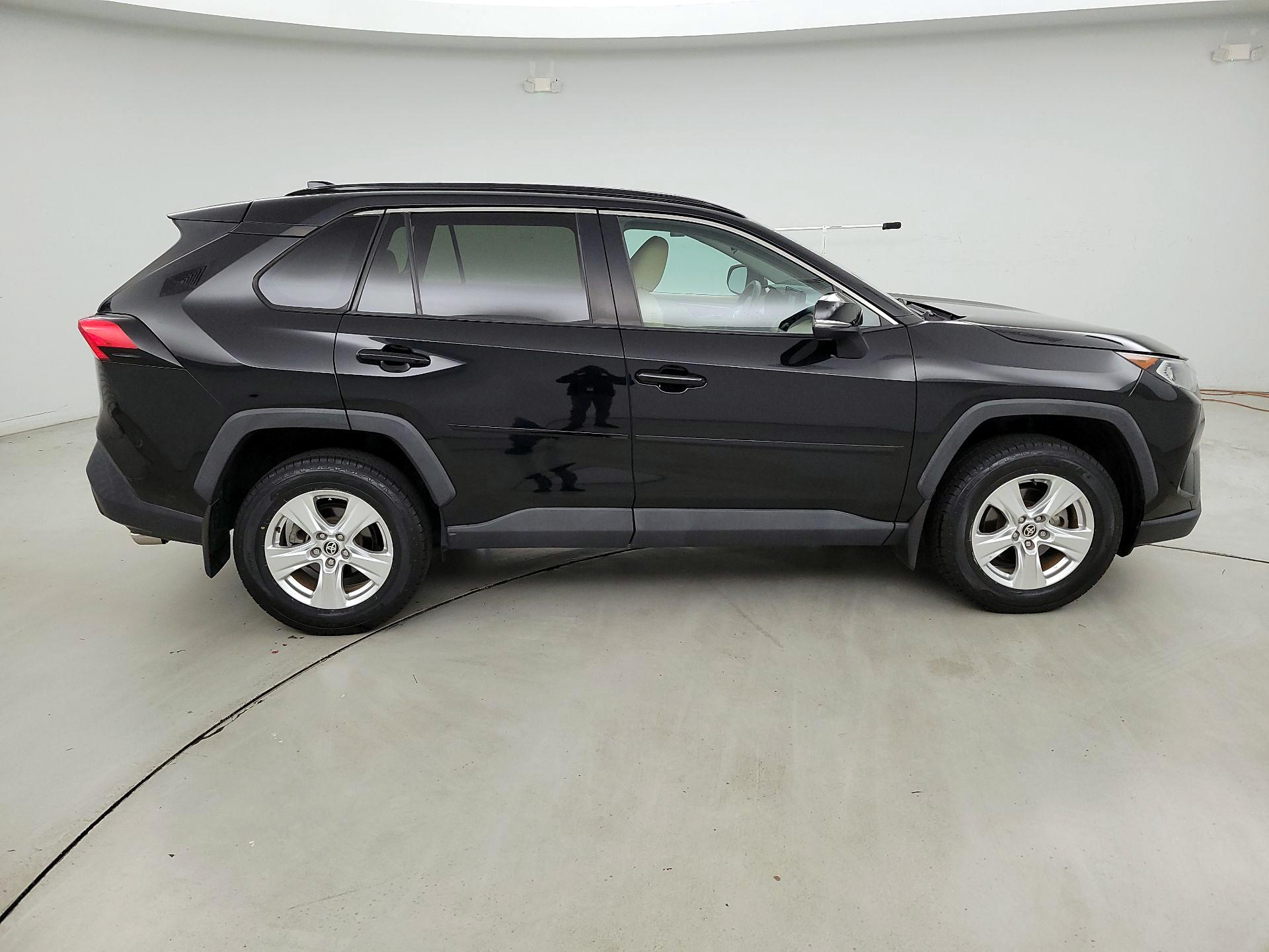 Thumbnail: 2021 Toyota RAV4 - 4