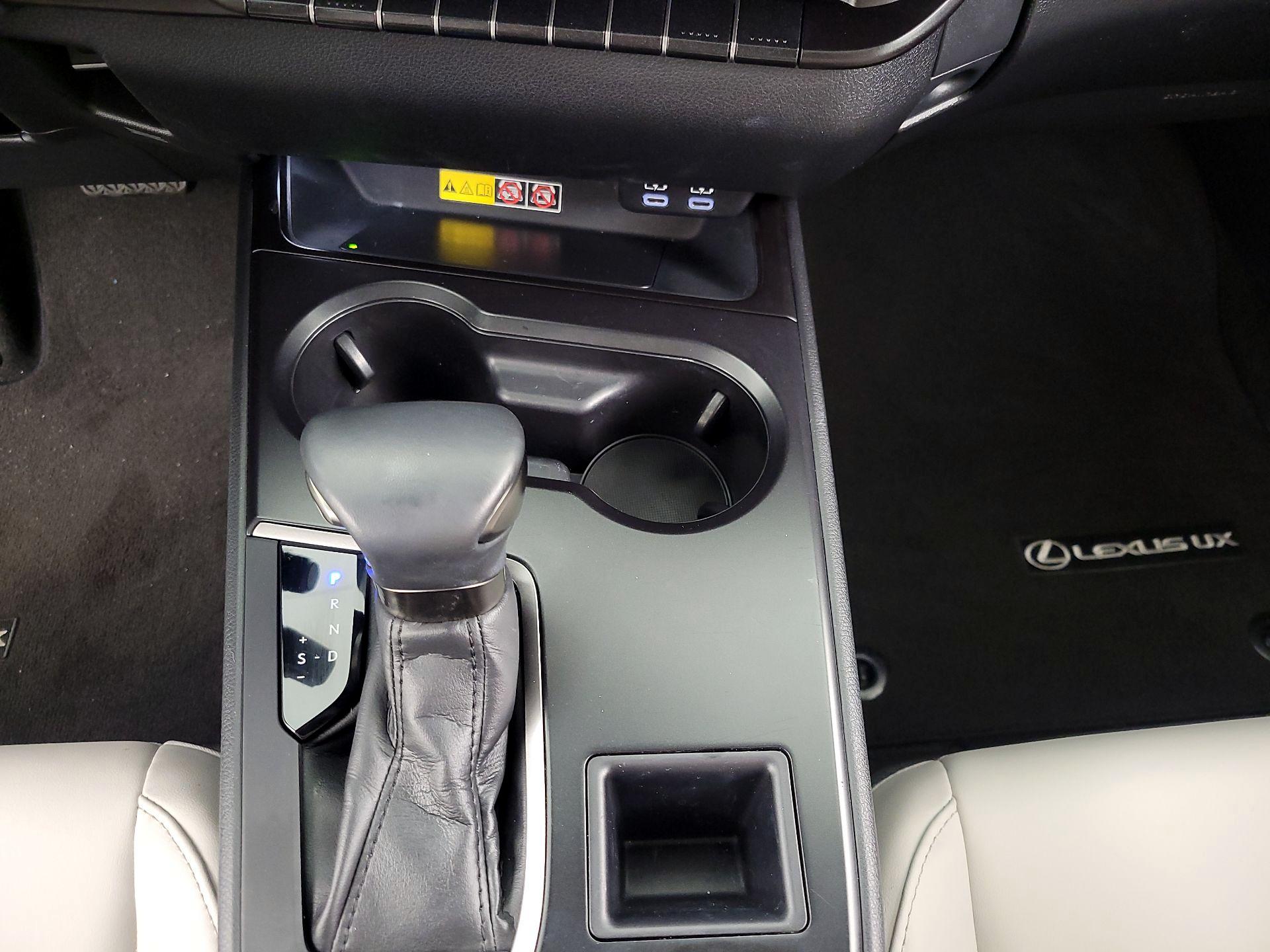Thumbnail: 2024 Lexus UX - 15