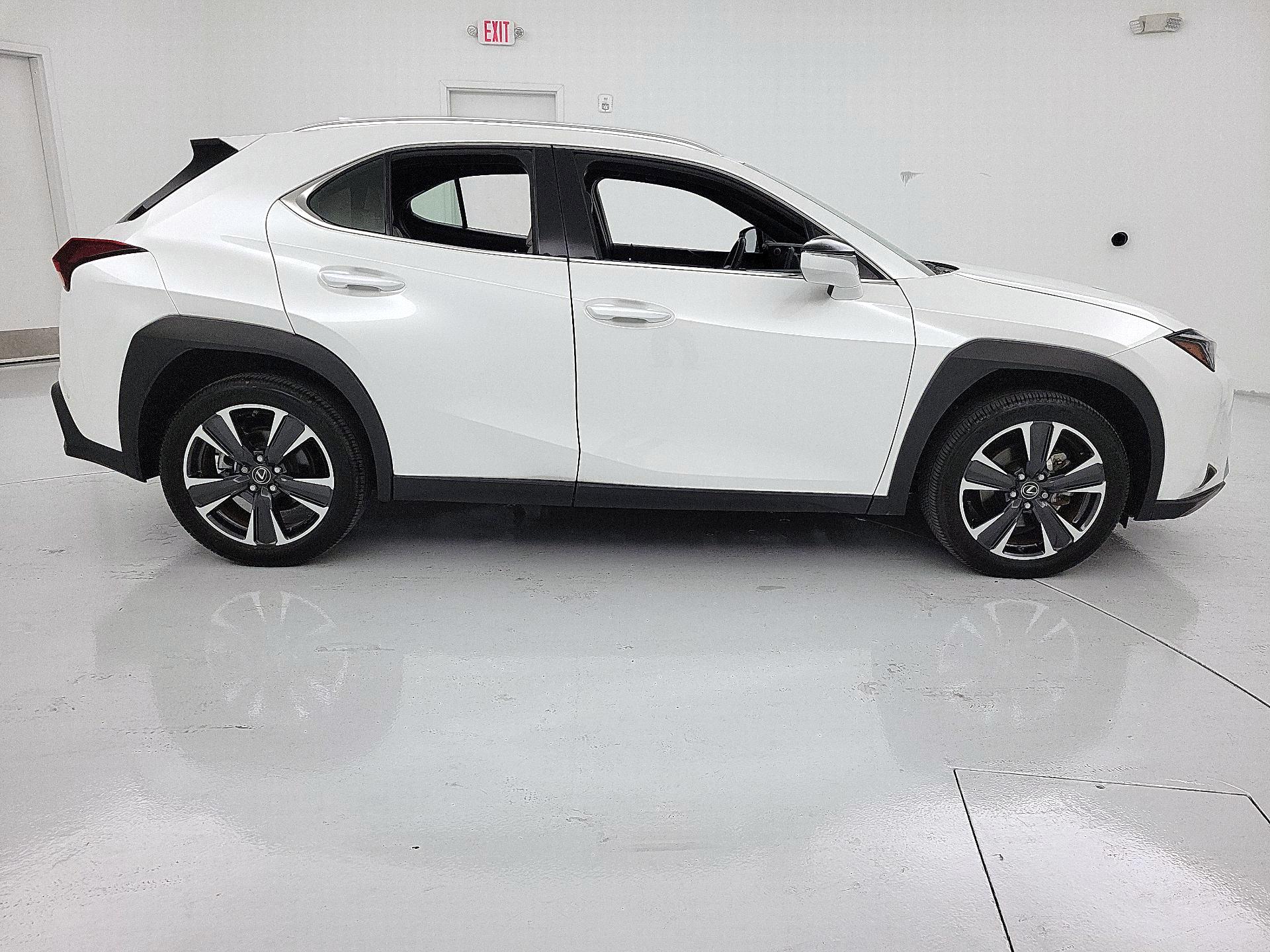 Thumbnail: 2024 Lexus UX - 4