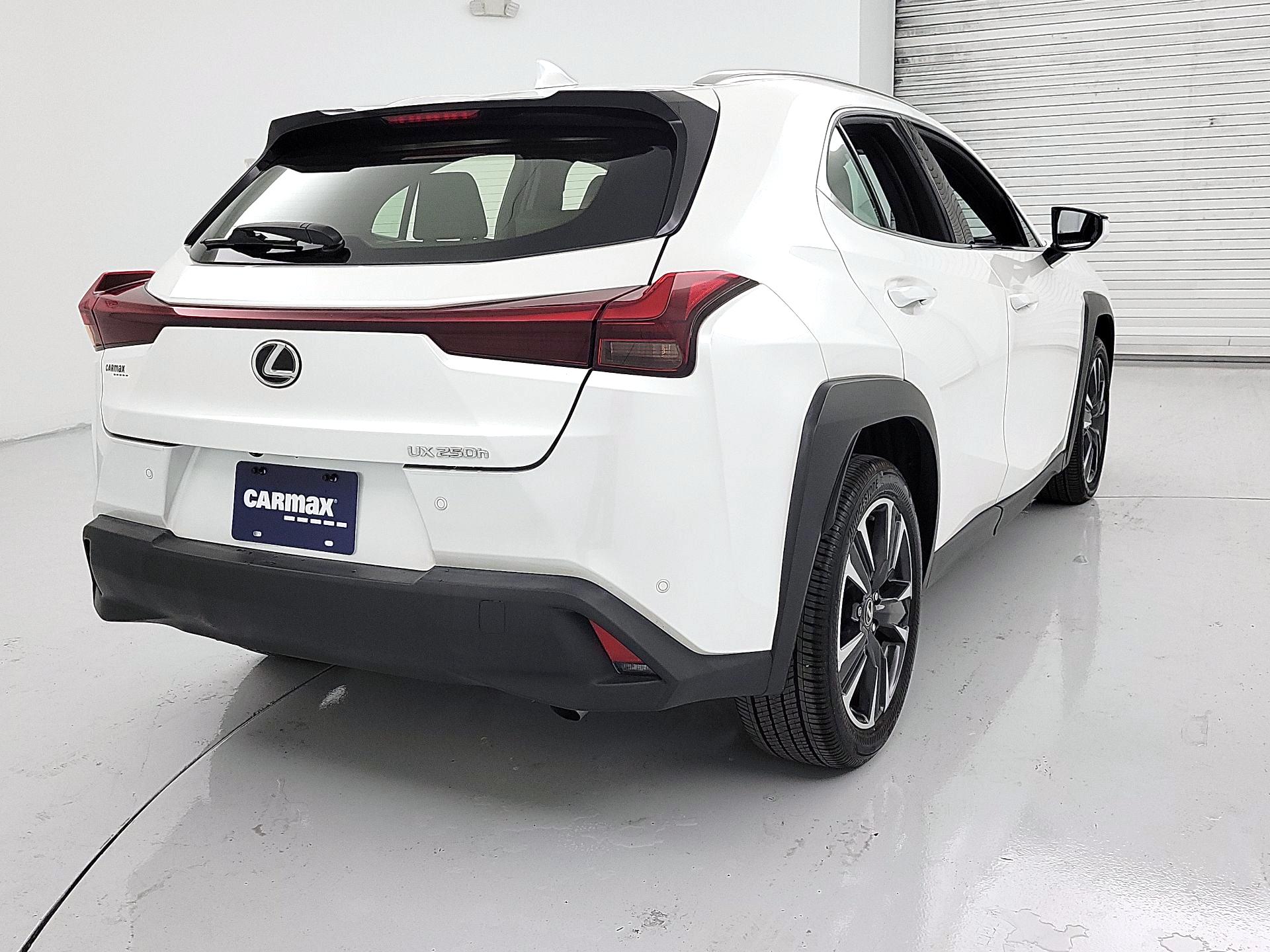 Thumbnail: 2024 Lexus UX - 5